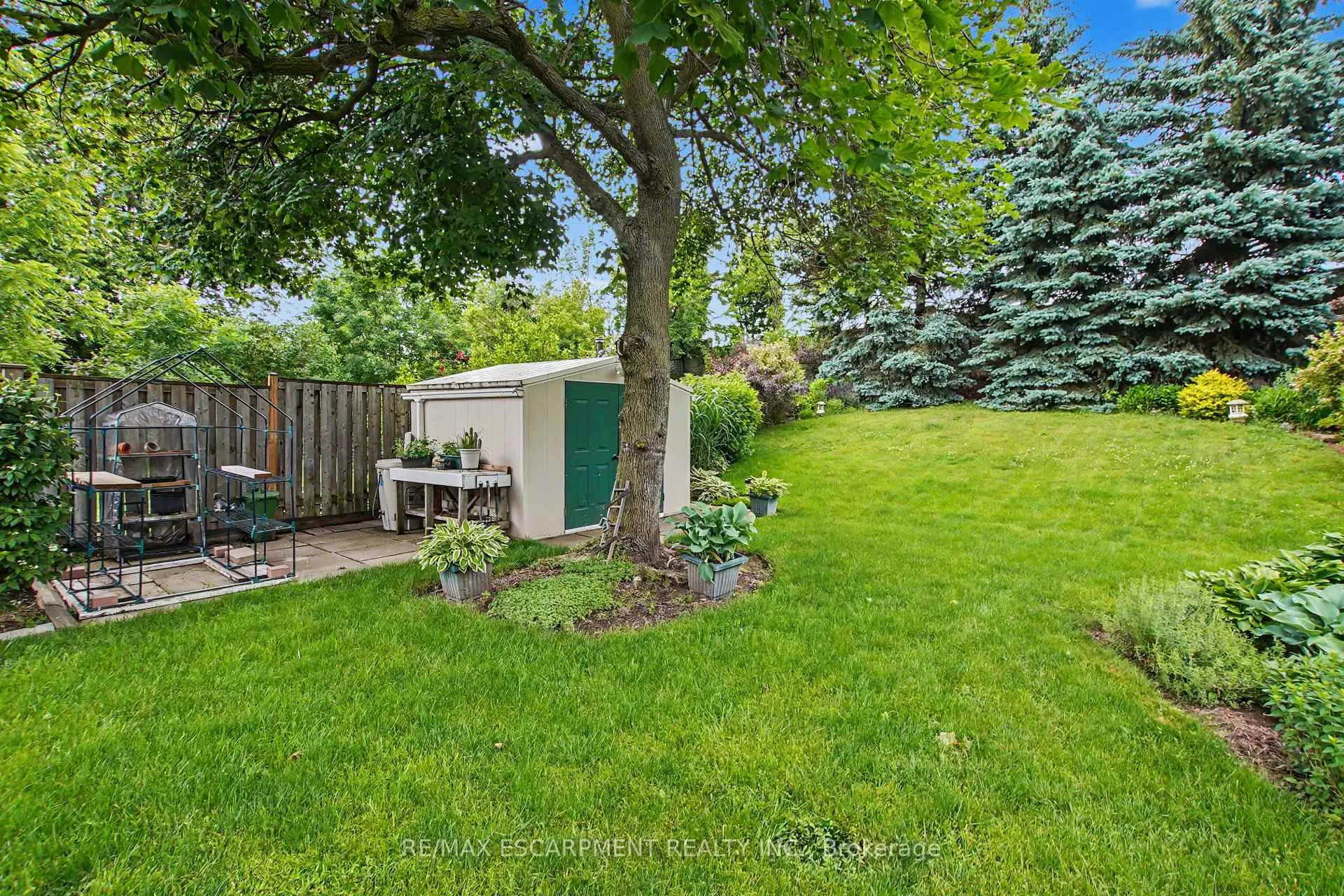 Photo 36 of 196 Guildwood Drive, Hamilton, Gurnett — HOMEH