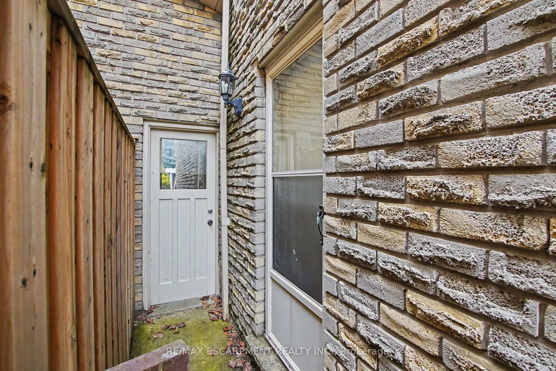 Photo 40 of 196 Guildwood Drive, Hamilton, Gurnett — HOMEH