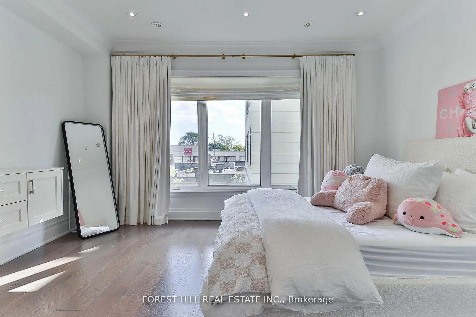 Photo 14 of 51B Burnaby Boulevard, Toronto, Yonge-Eglinton — HOMEH