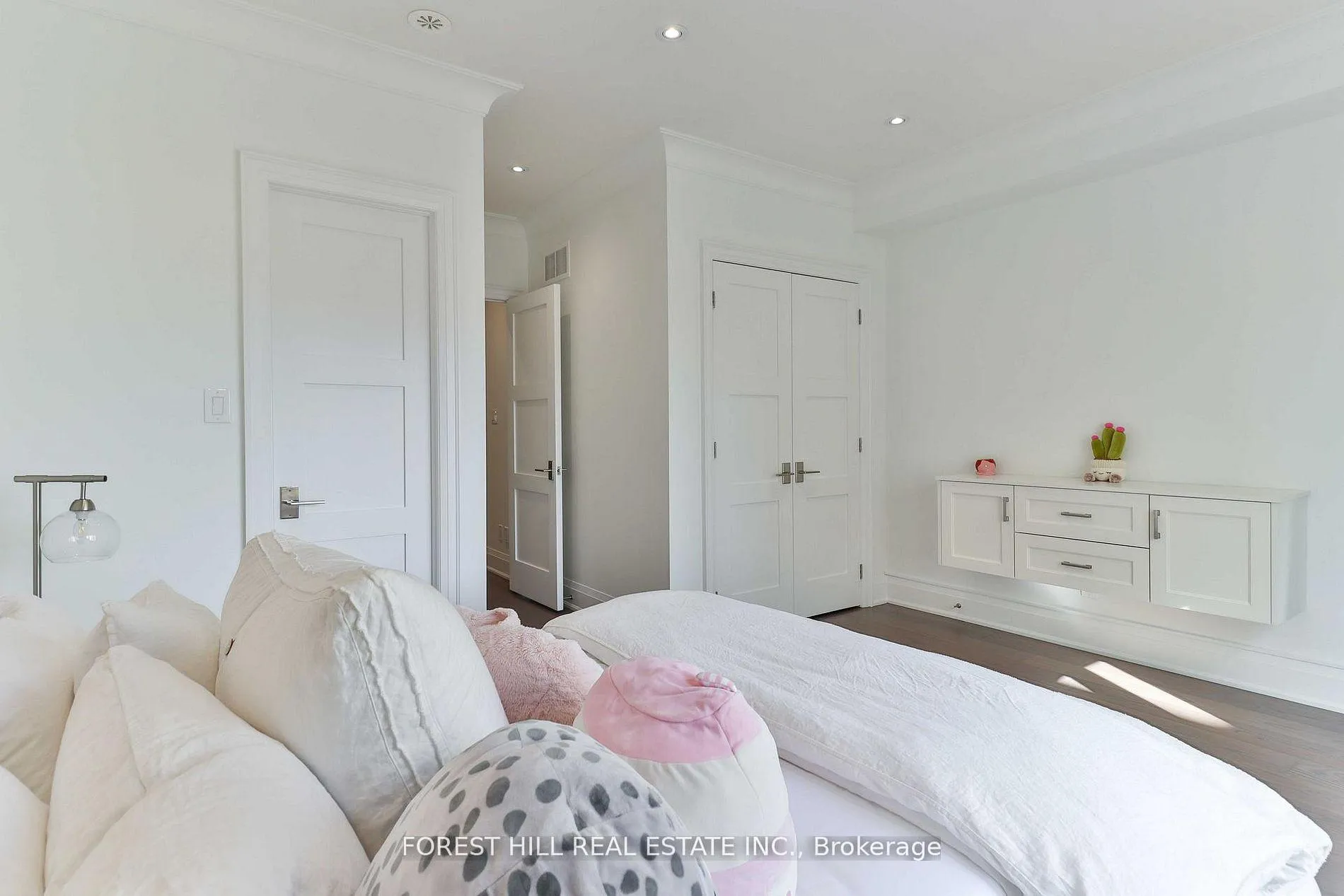 Photo 15 of 51B Burnaby Boulevard, Toronto, Yonge-Eglinton — HOMEH