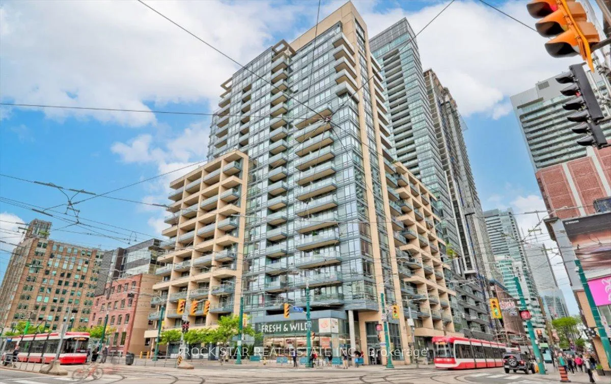 Front of Unit 720, 438 King Street W
