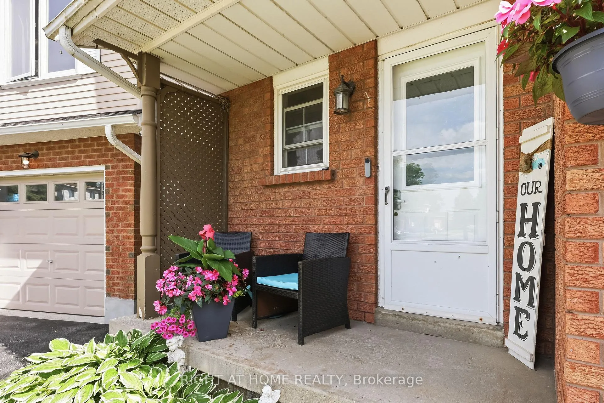 Photo 2 of 37 Beechnut Crescent, Clarington, Courtice — HOMEH