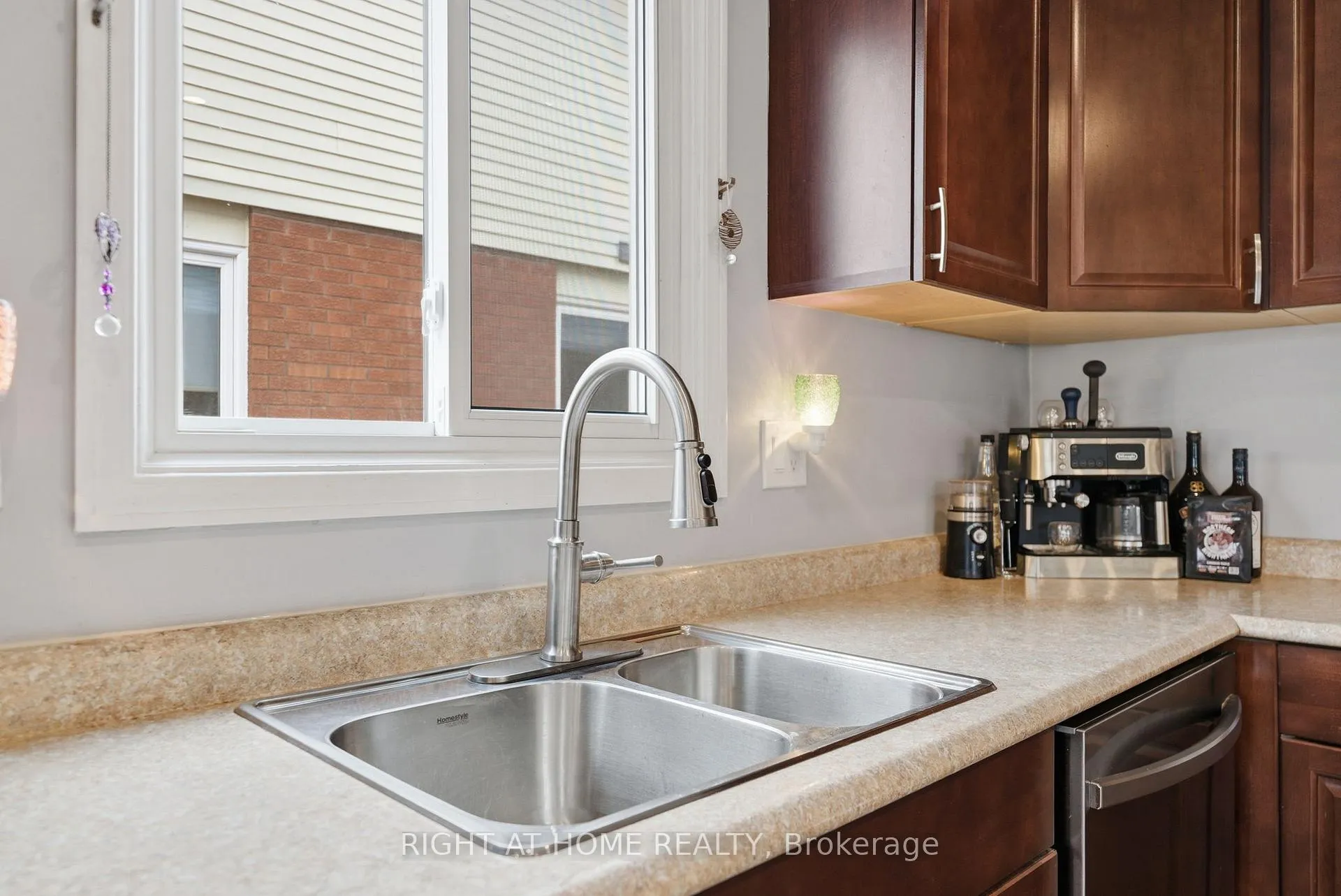 Photo 11 of 37 Beechnut Crescent, Clarington, Courtice — HOMEH