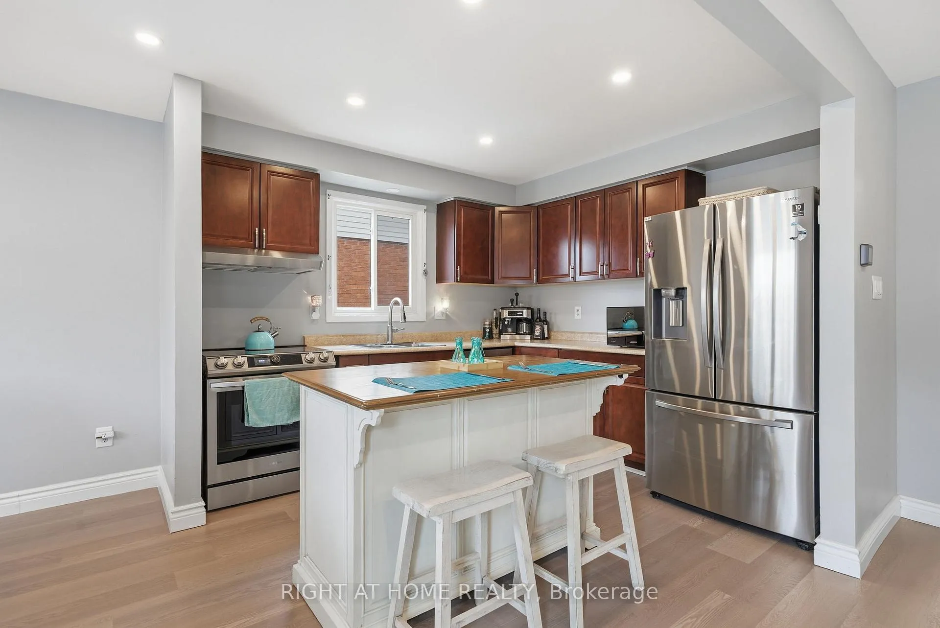 Photo 15 of 37 Beechnut Crescent, Clarington, Courtice — HOMEH