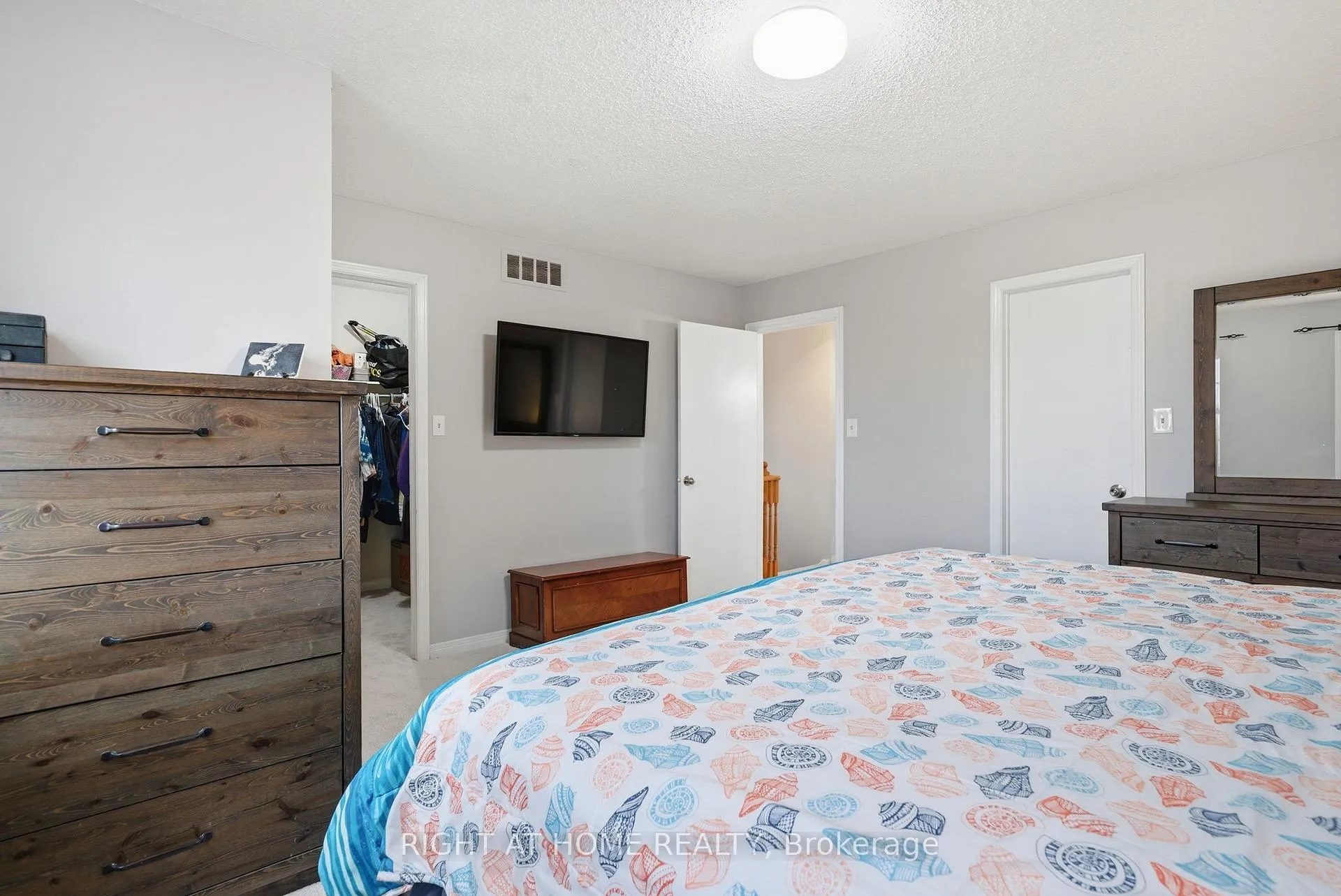 Photo 19 of 37 Beechnut Crescent, Clarington, Courtice — HOMEH