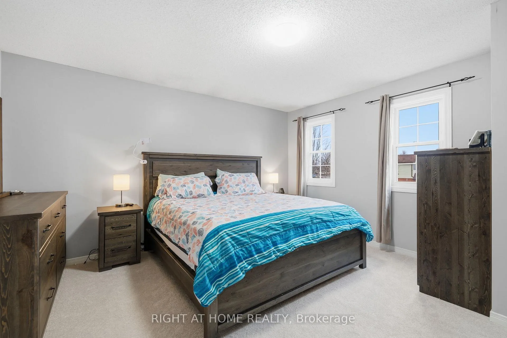 Photo 20 of 37 Beechnut Crescent, Clarington, Courtice — HOMEH