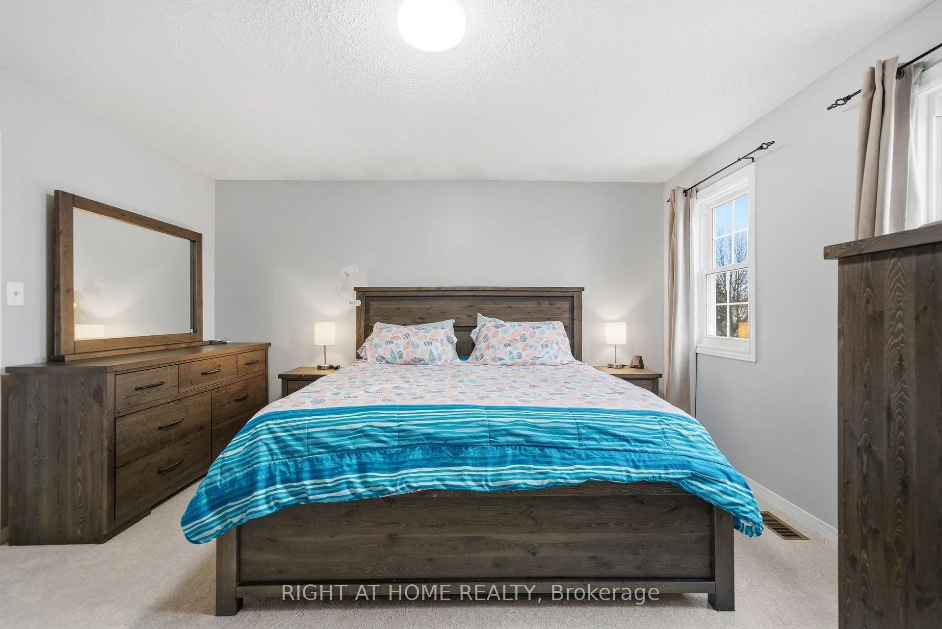 Photo 21 of 37 Beechnut Crescent, Clarington, Courtice — HOMEH