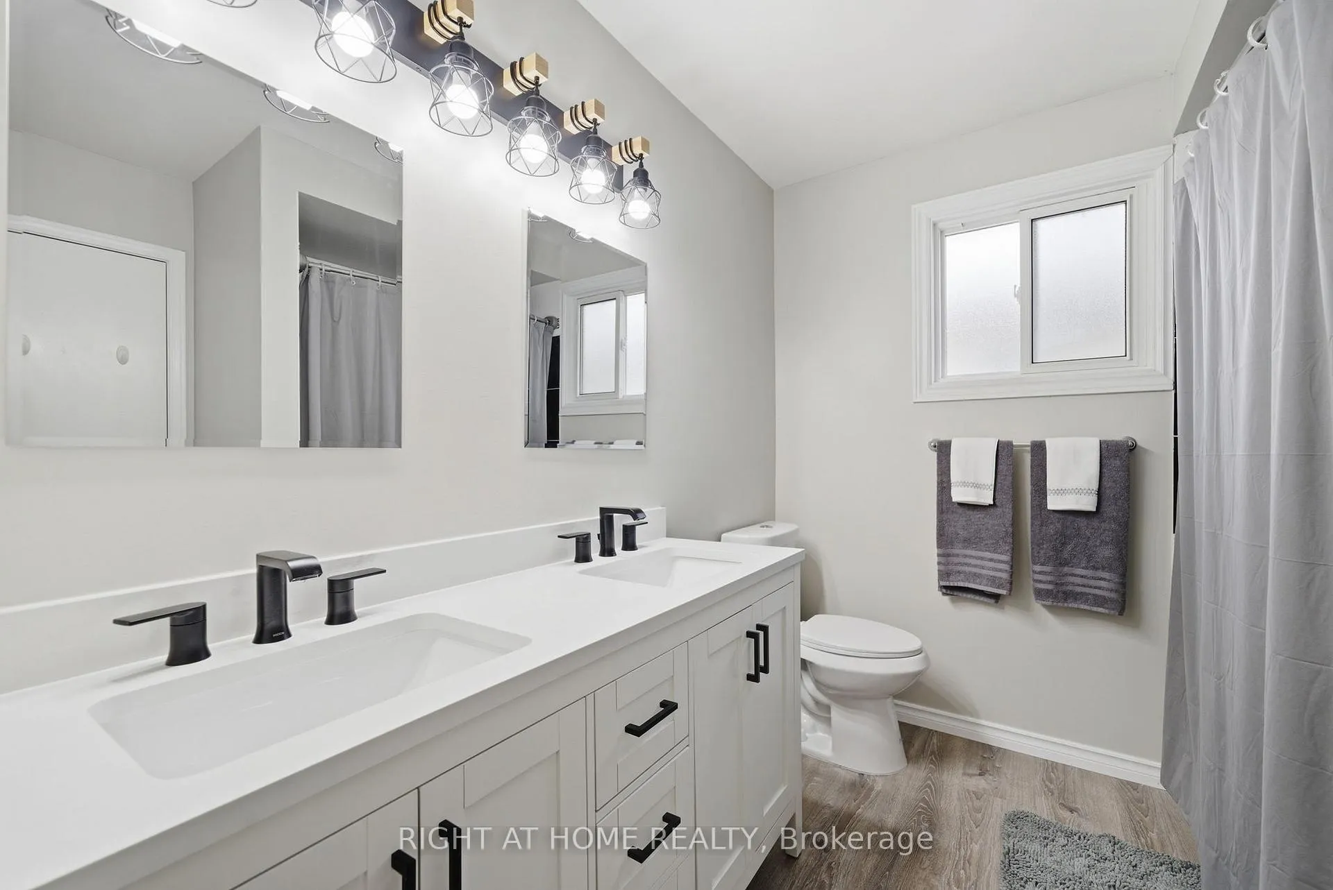 Photo 22 of 37 Beechnut Crescent, Clarington, Courtice — HOMEH