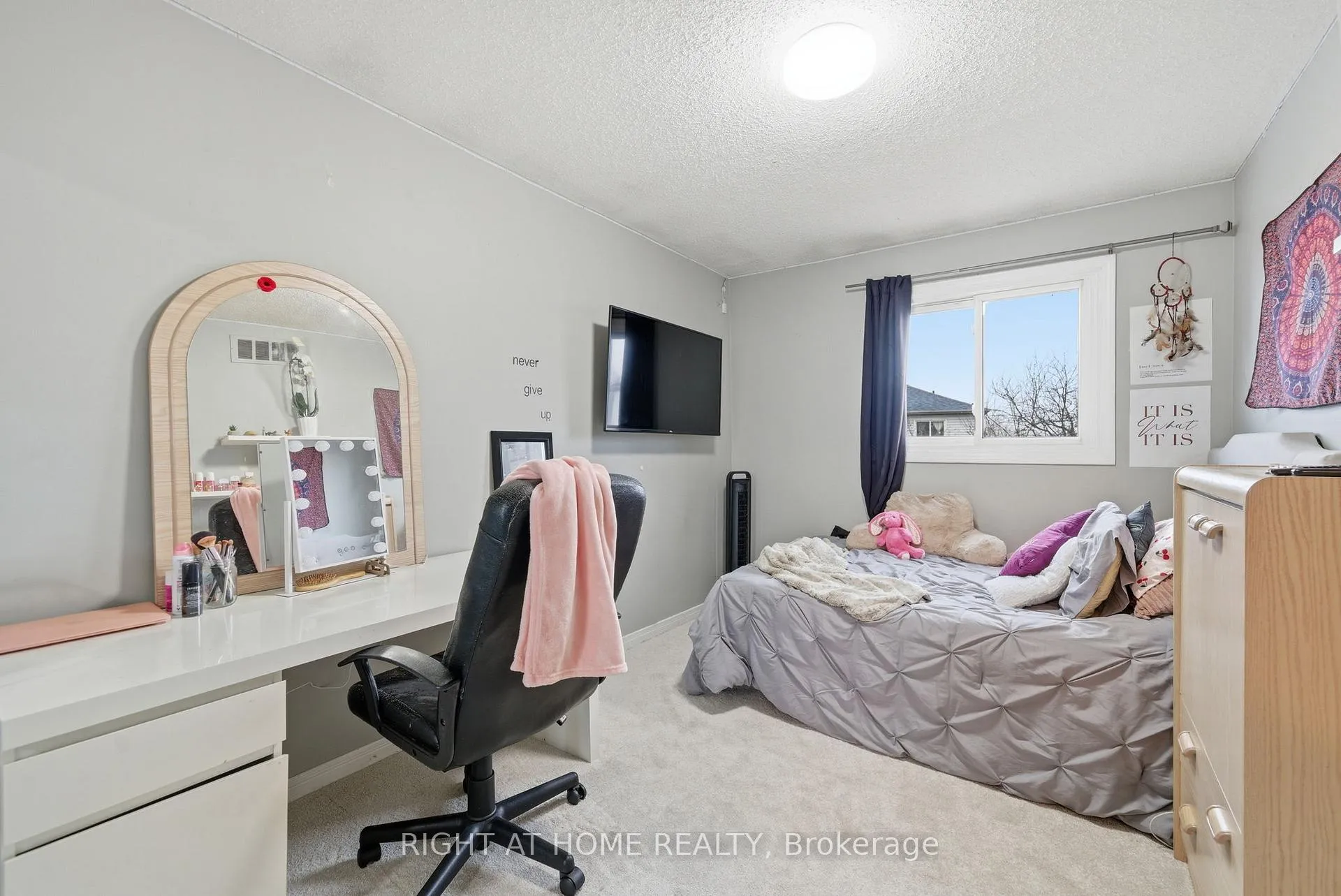 Photo 23 of 37 Beechnut Crescent, Clarington, Courtice — HOMEH