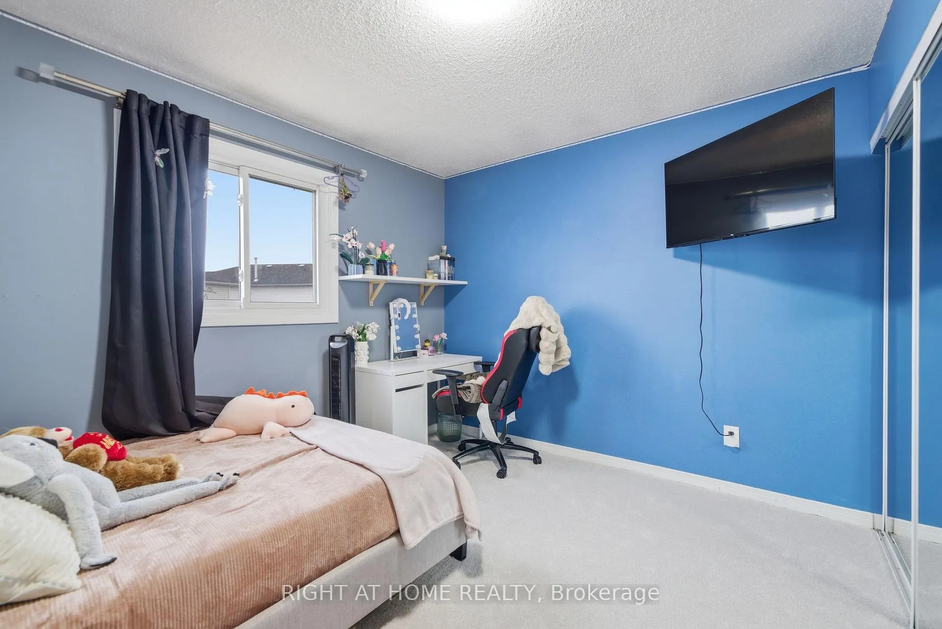 Photo 25 of 37 Beechnut Crescent, Clarington, Courtice — HOMEH