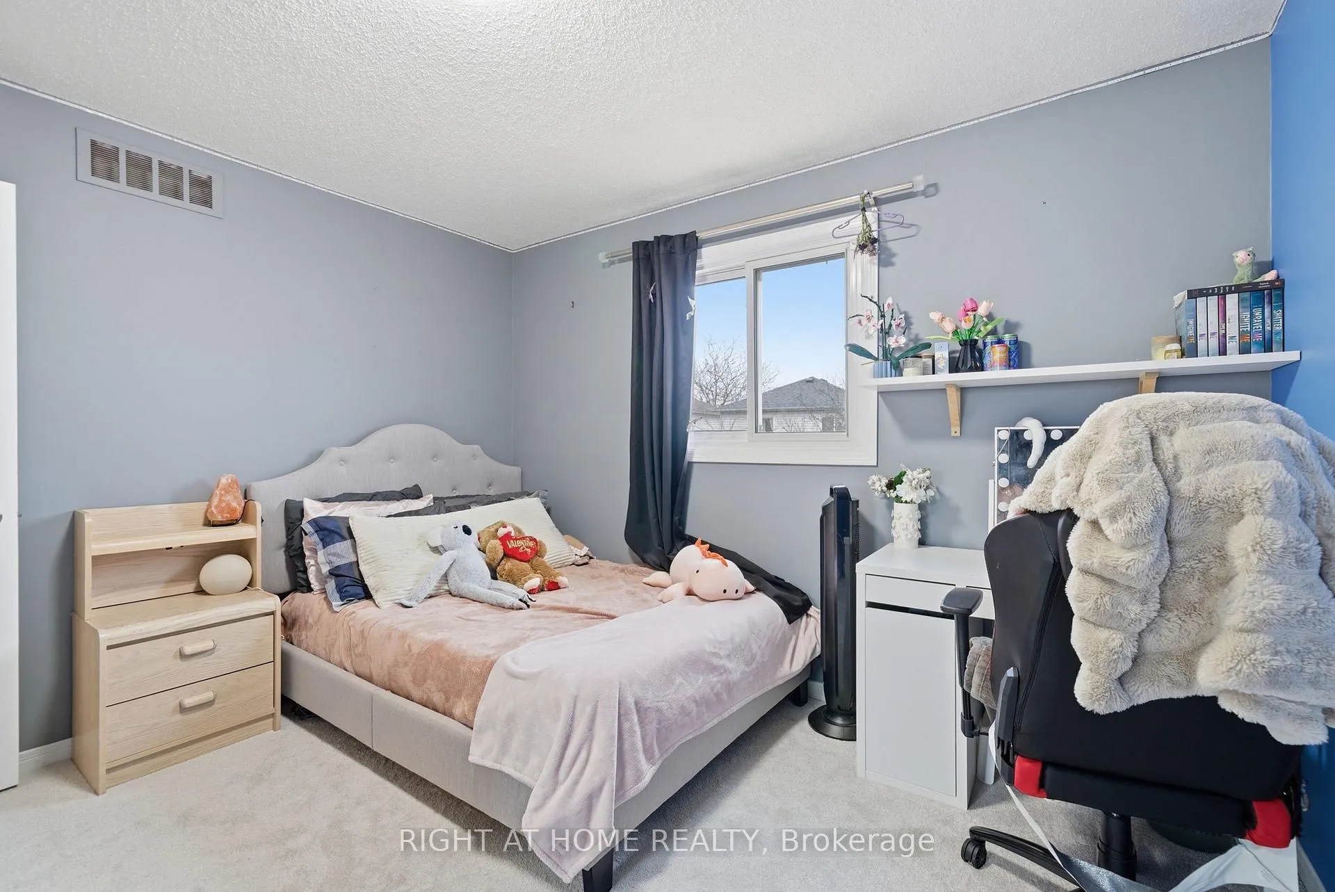 Photo 26 of 37 Beechnut Crescent, Clarington, Courtice — HOMEH