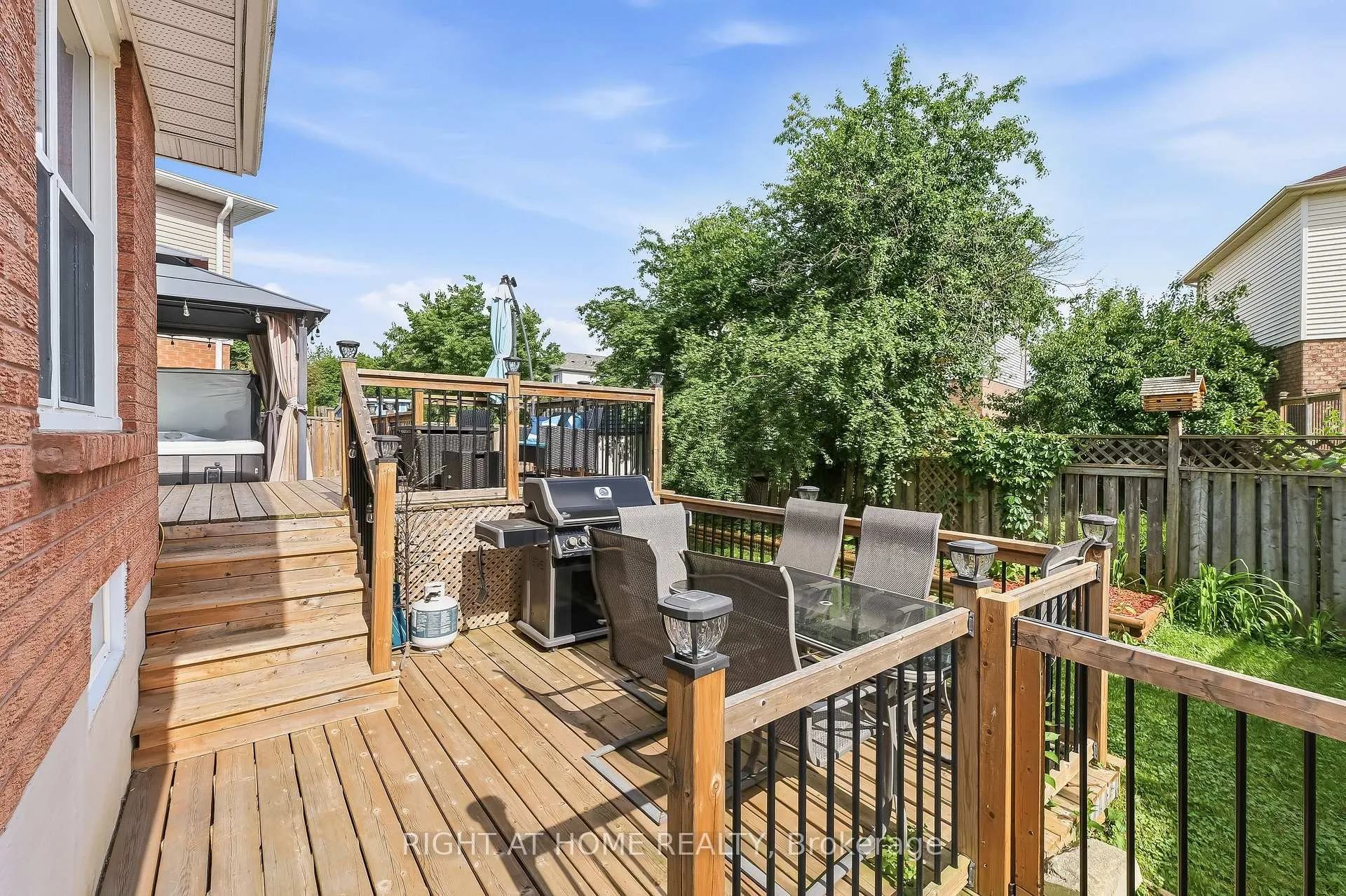 Photo 38 of 37 Beechnut Crescent, Clarington, Courtice — HOMEH