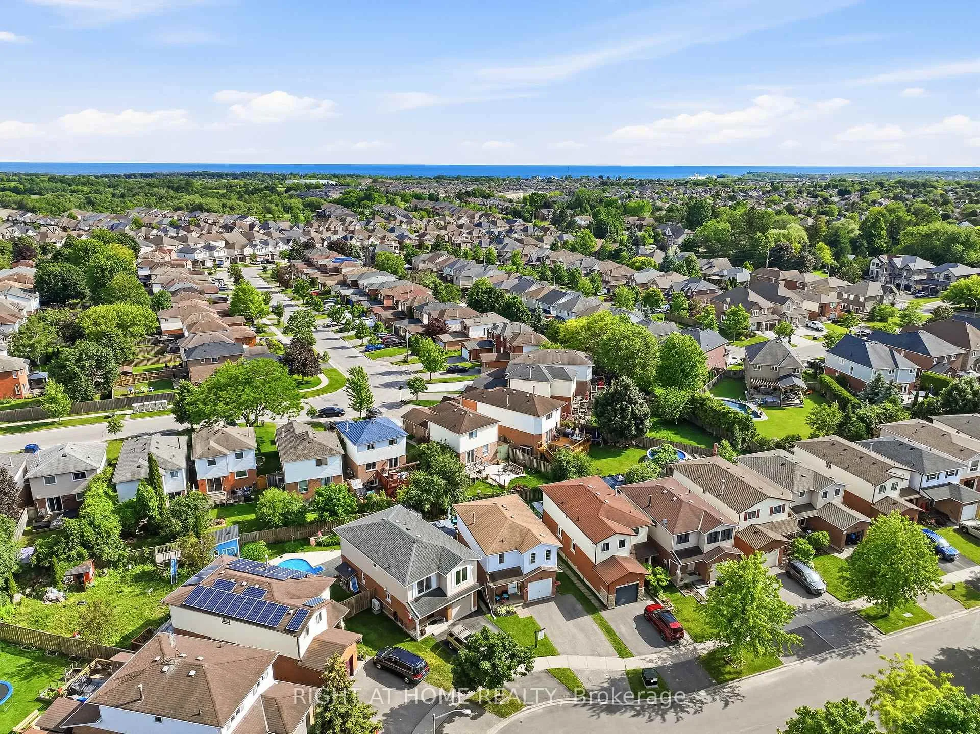 Photo 45 of 37 Beechnut Crescent, Clarington, Courtice — HOMEH