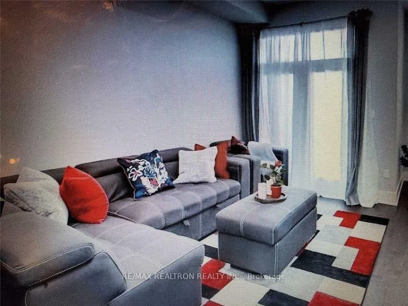 Photo 4 of 13 Golden Trail, Vaughan, Patterson — HOMEH