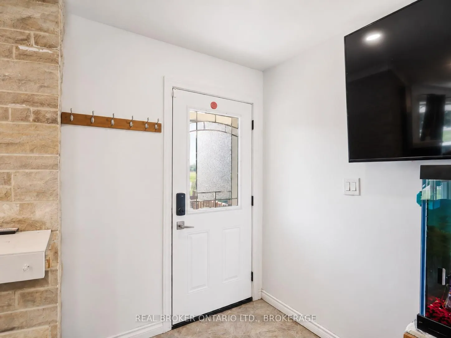 Photo 6 of 2499 Perth Road, Kingston, City North of 401 — HOMEH