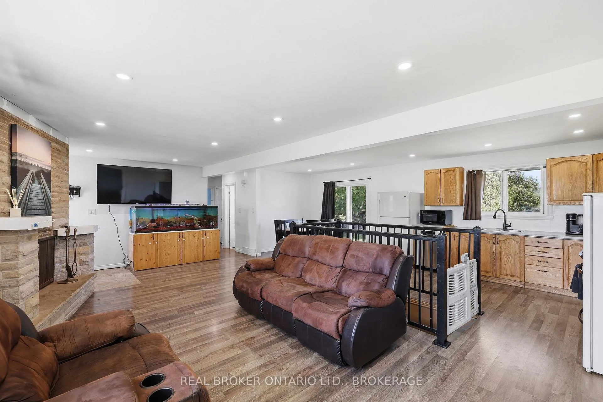 Photo 8 of 2499 Perth Road, Kingston, City North of 401 — HOMEH