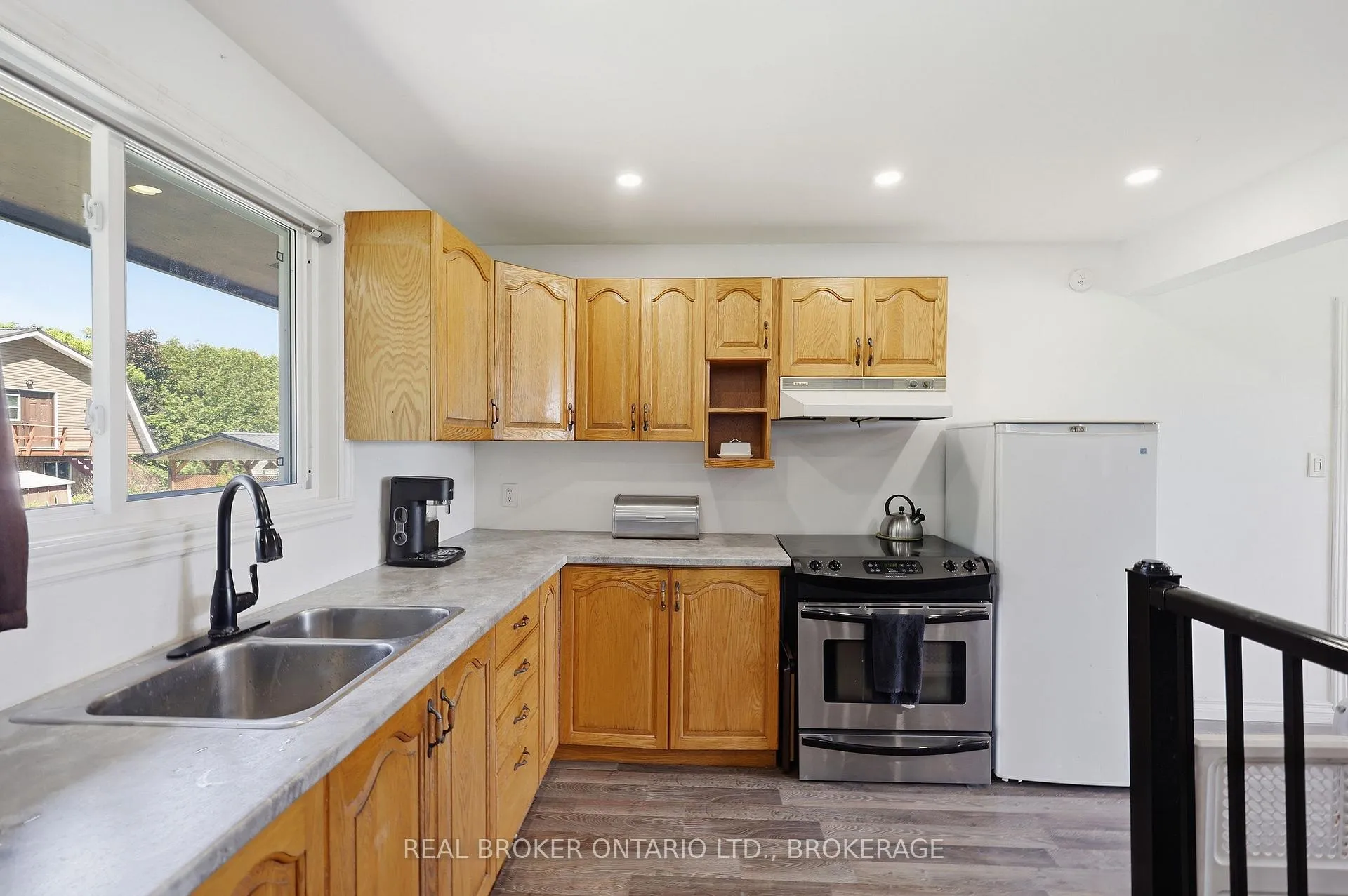 Photo 10 of 2499 Perth Road, Kingston, City North of 401 — HOMEH