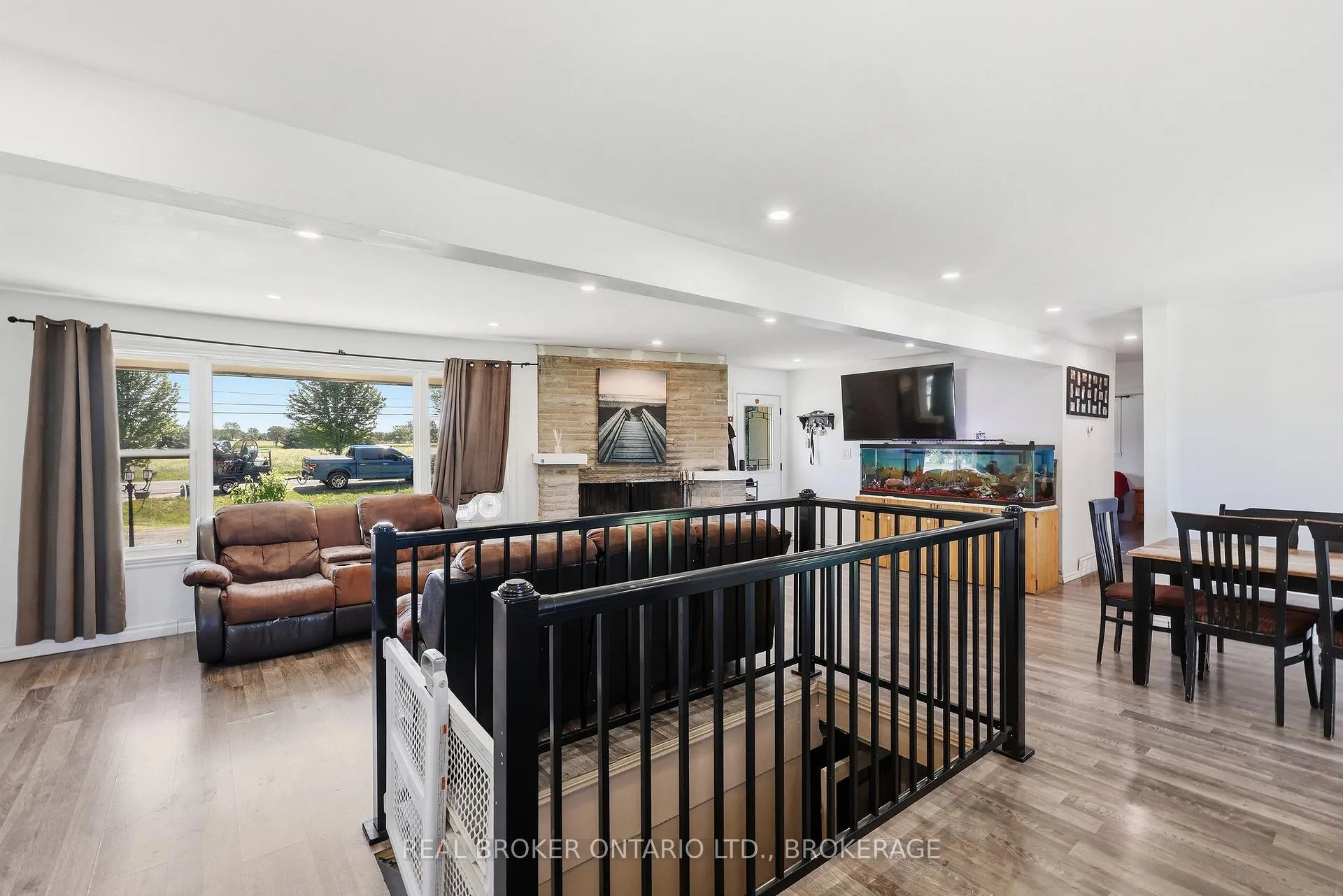 Photo 11 of 2499 Perth Road, Kingston, City North of 401 — HOMEH