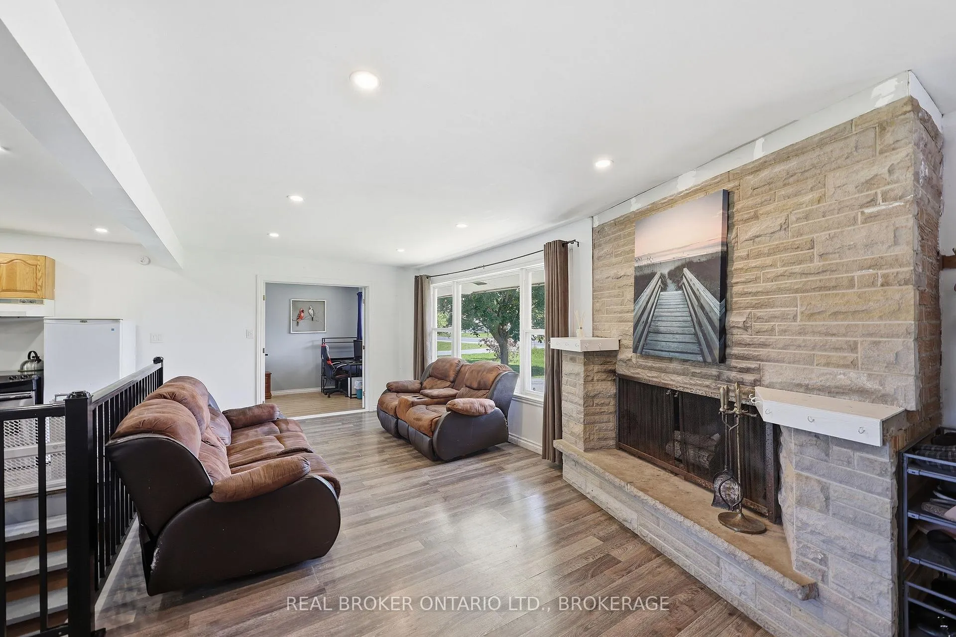 Photo 15 of 2499 Perth Road, Kingston, City North of 401 — HOMEH