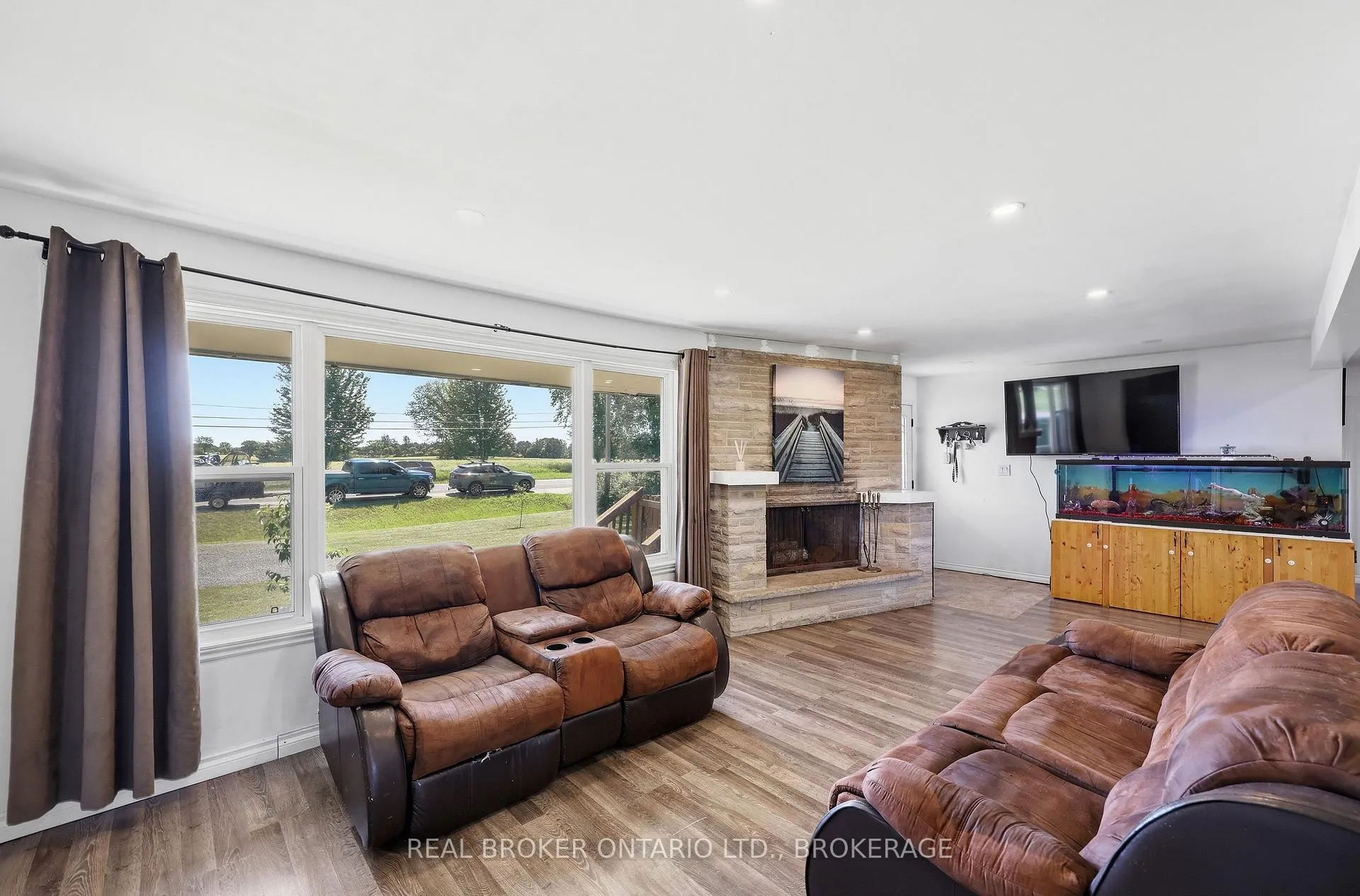 Photo 16 of 2499 Perth Road, Kingston, City North of 401 — HOMEH