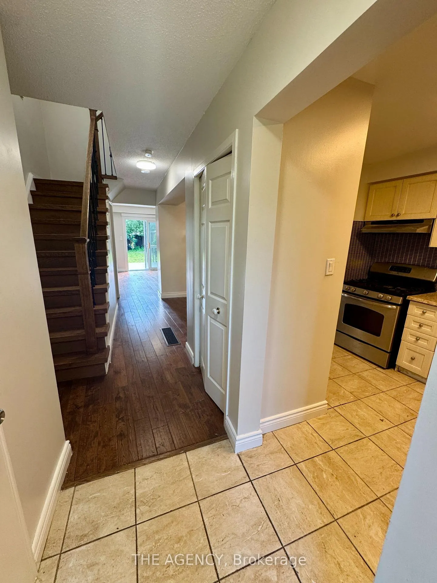 Photo 4 of 2720 Windjammer Road, Mississauga, Erin Mills — HOMEH