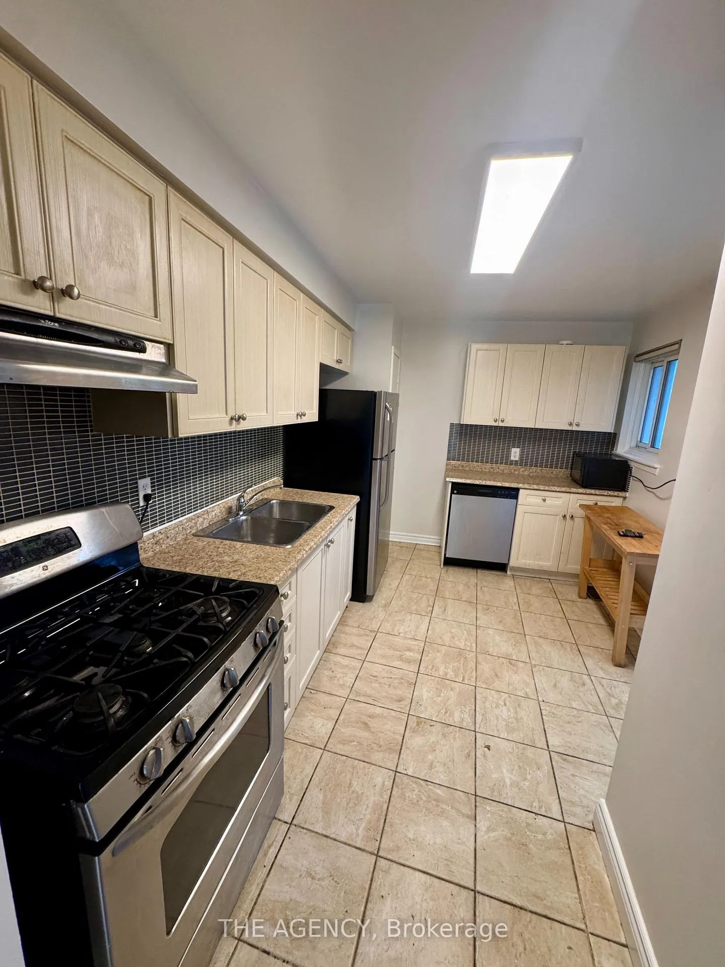 Photo 8 of 2720 Windjammer Road, Mississauga, Erin Mills — HOMEH
