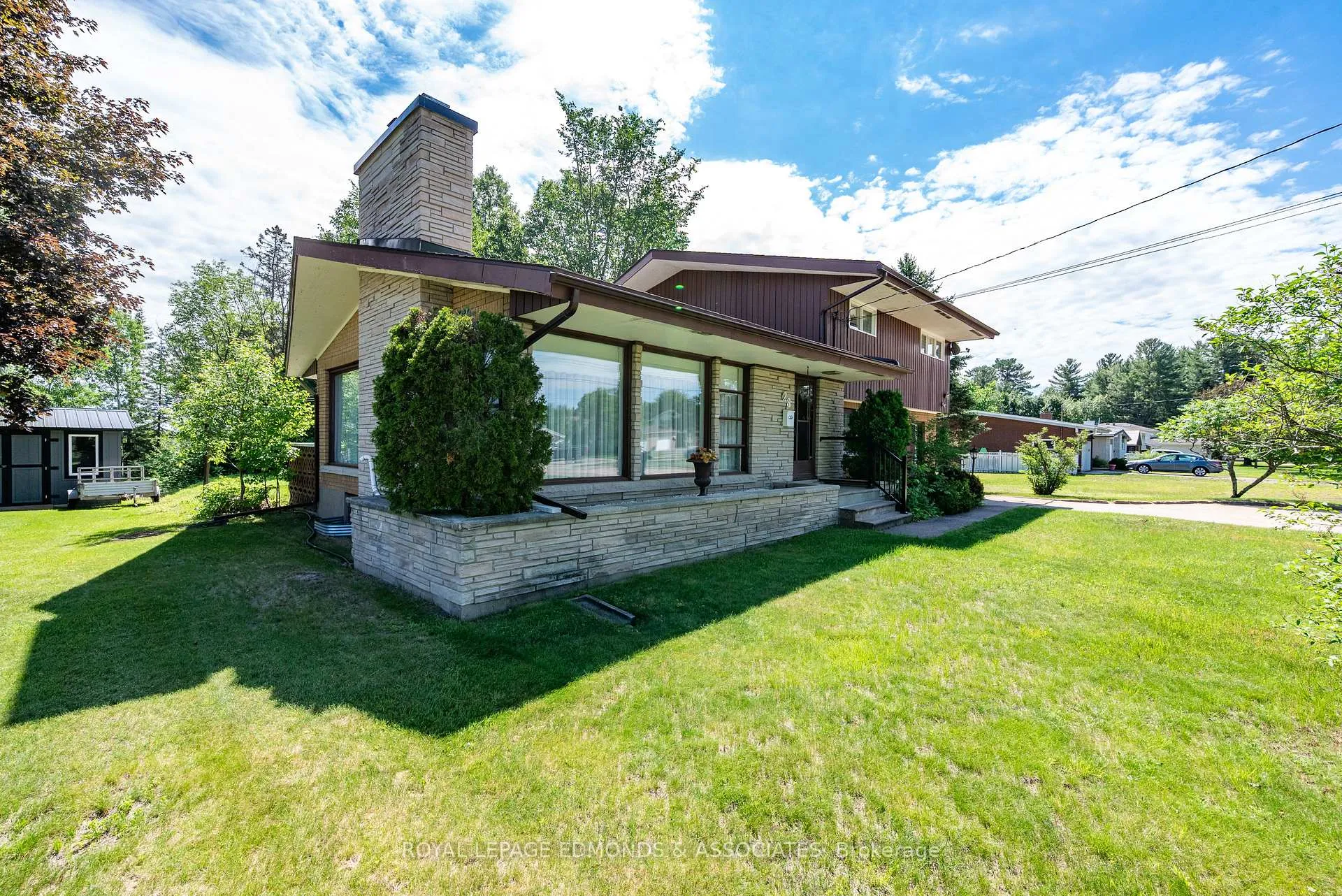 Photo 5 of 28 Barry Street, Laurentian Valley, Laurentian Valley — HOMEH
