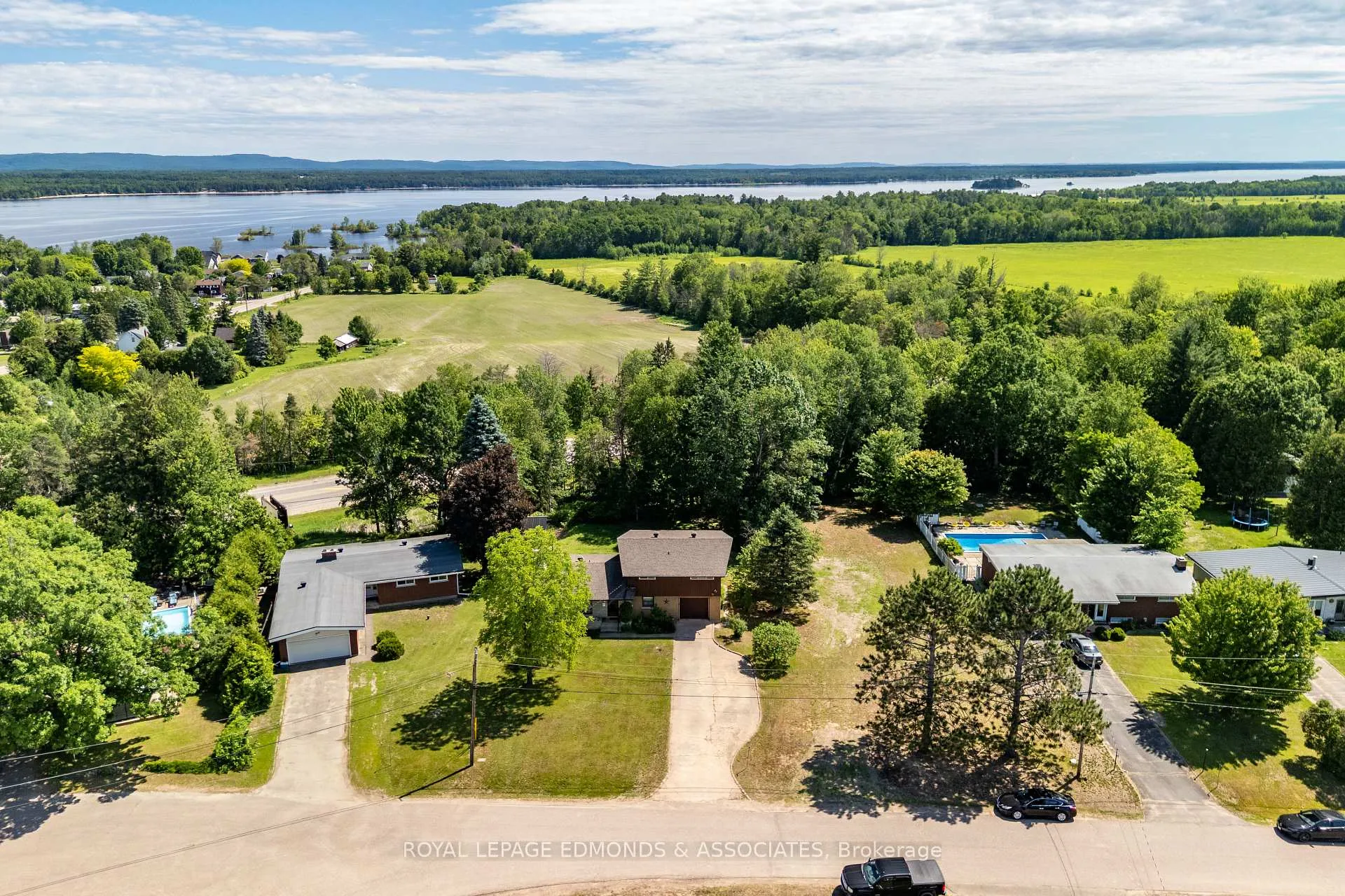 Photo 45 of 28 Barry Street, Laurentian Valley, Laurentian Valley — HOMEH