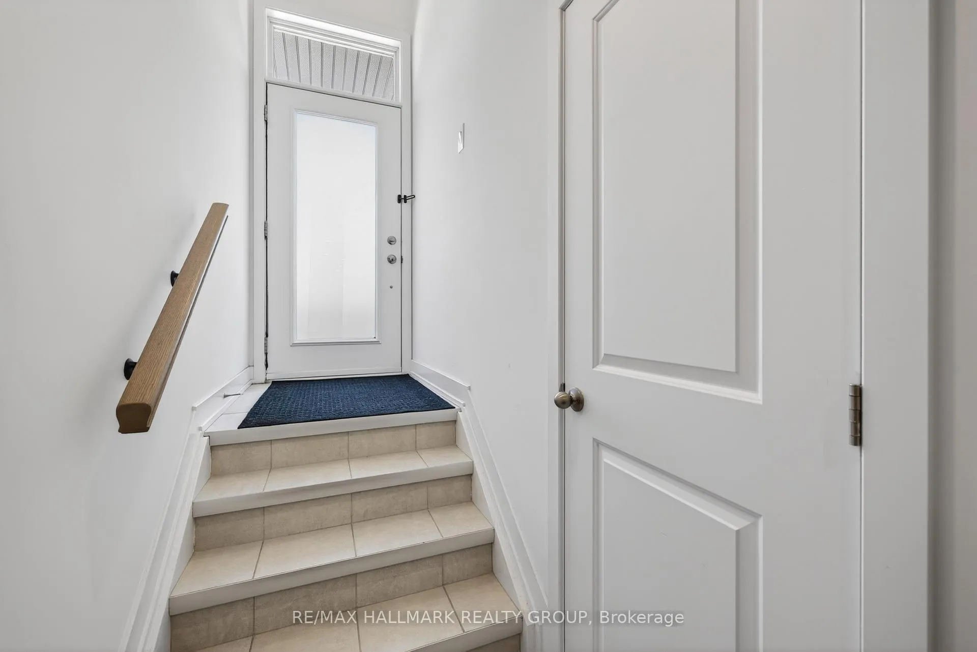 Photo 5 of Unit D, 310 Tulum Crescent, Ottawa, Kanata - Emerald Meadows/Trailwest — HOMEH