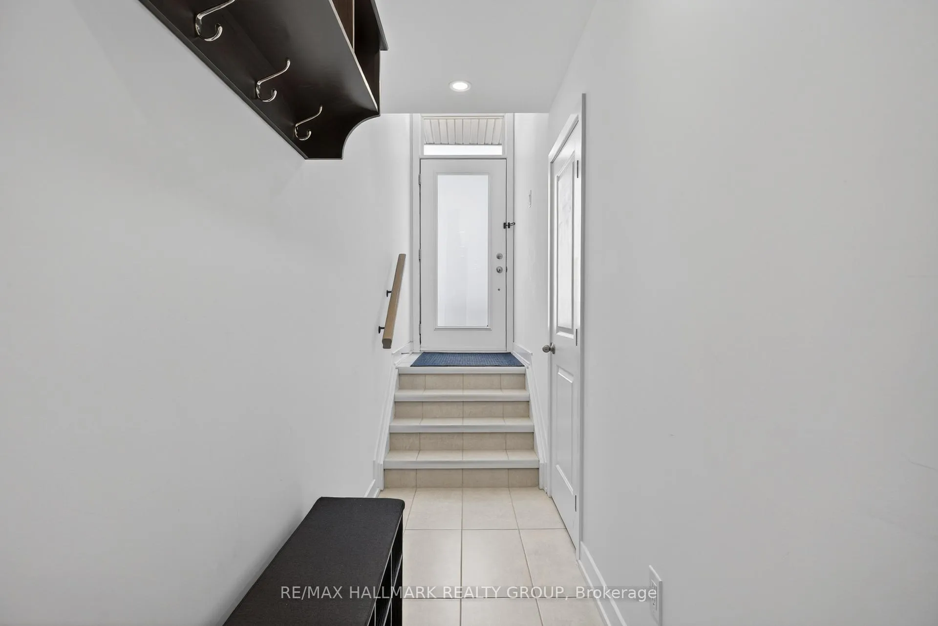 Photo 6 of Unit D, 310 Tulum Crescent, Ottawa, Kanata - Emerald Meadows/Trailwest — HOMEH