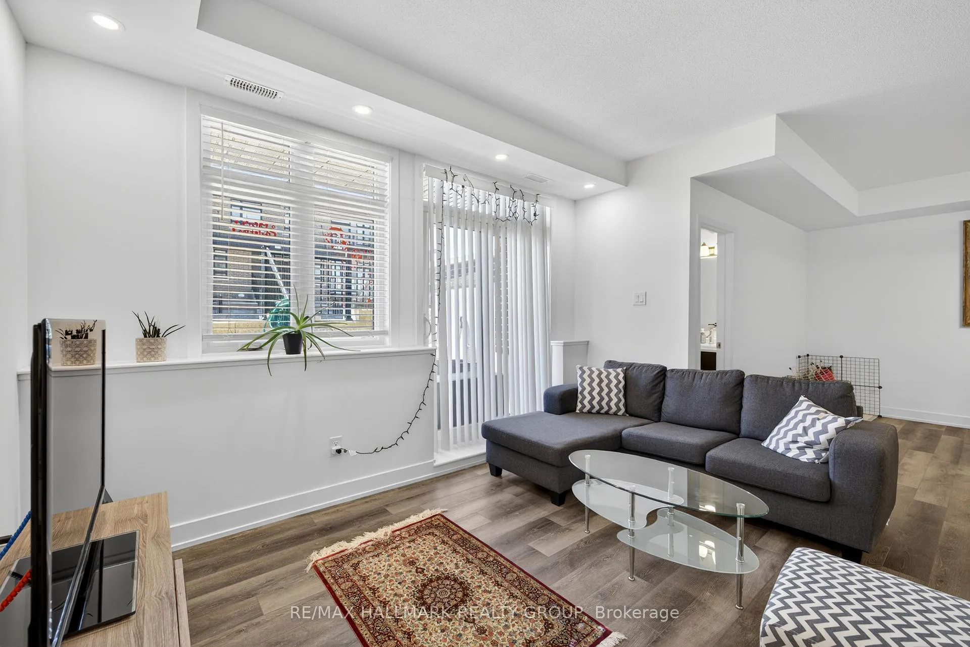 Photo 11 of Unit D, 310 Tulum Crescent, Ottawa, Kanata - Emerald Meadows/Trailwest — HOMEH