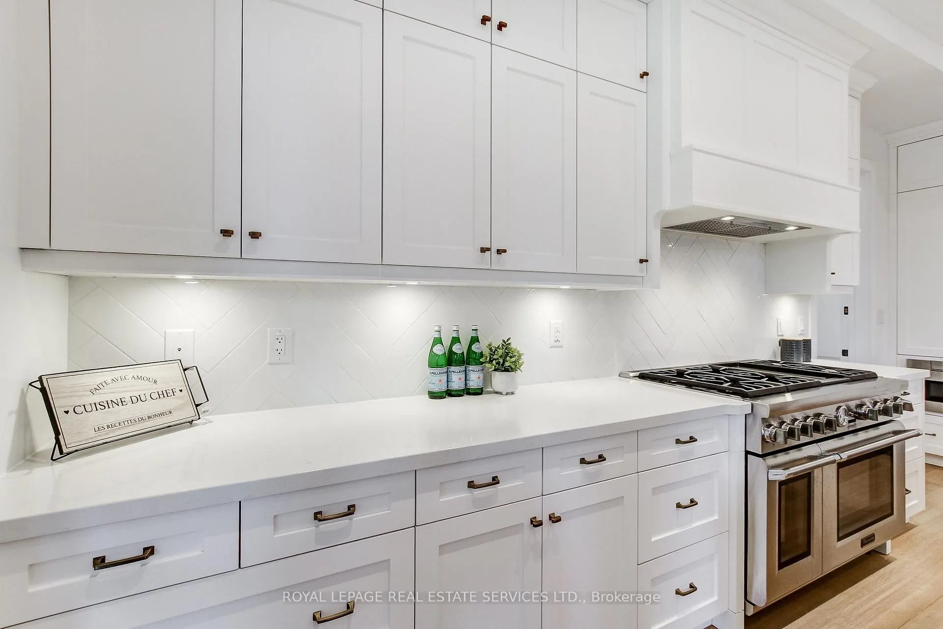 Photo 17 of 433 Jeanette Drive, Oakville, West — HOMEH