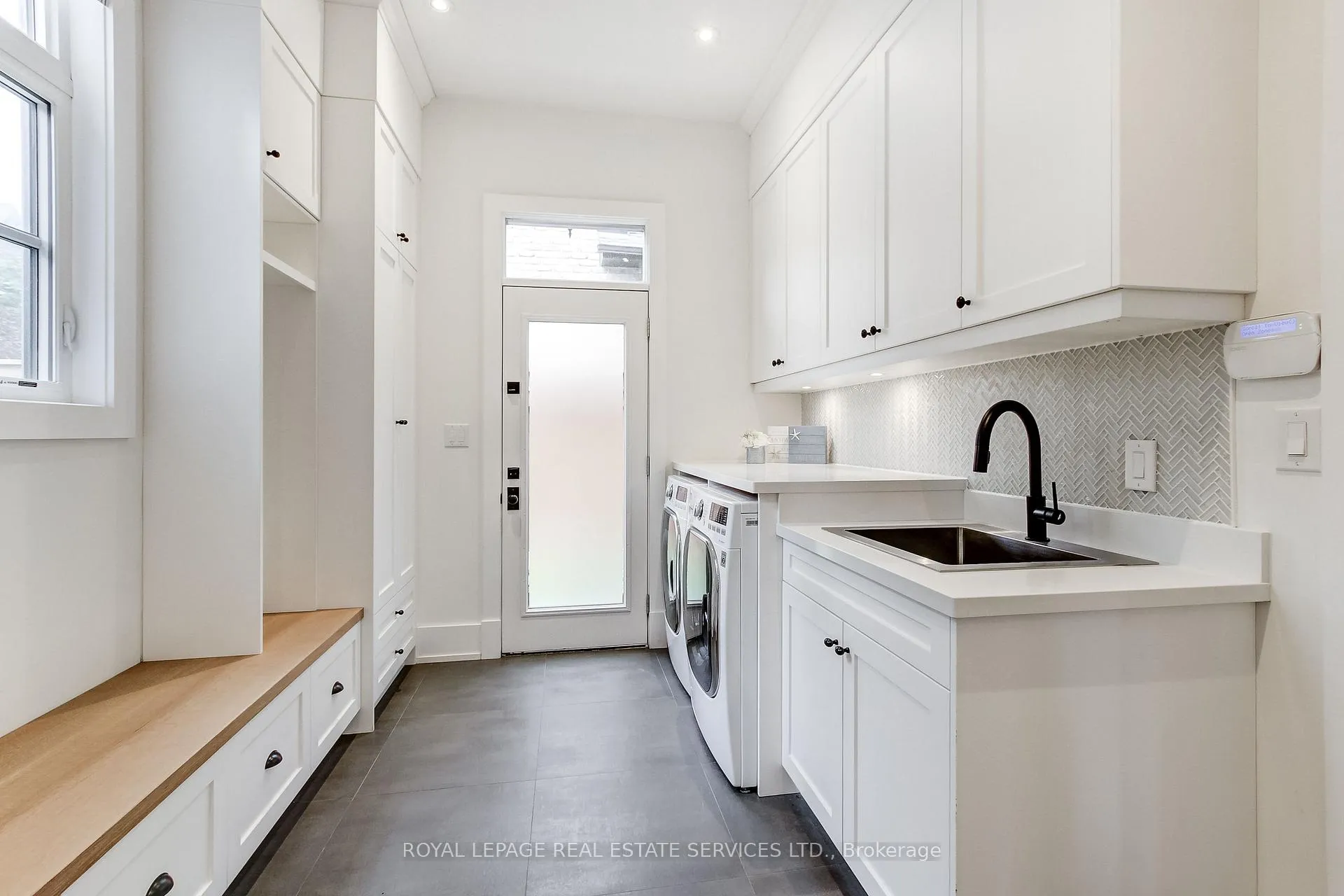 Photo 21 of 433 Jeanette Drive, Oakville, West — HOMEH