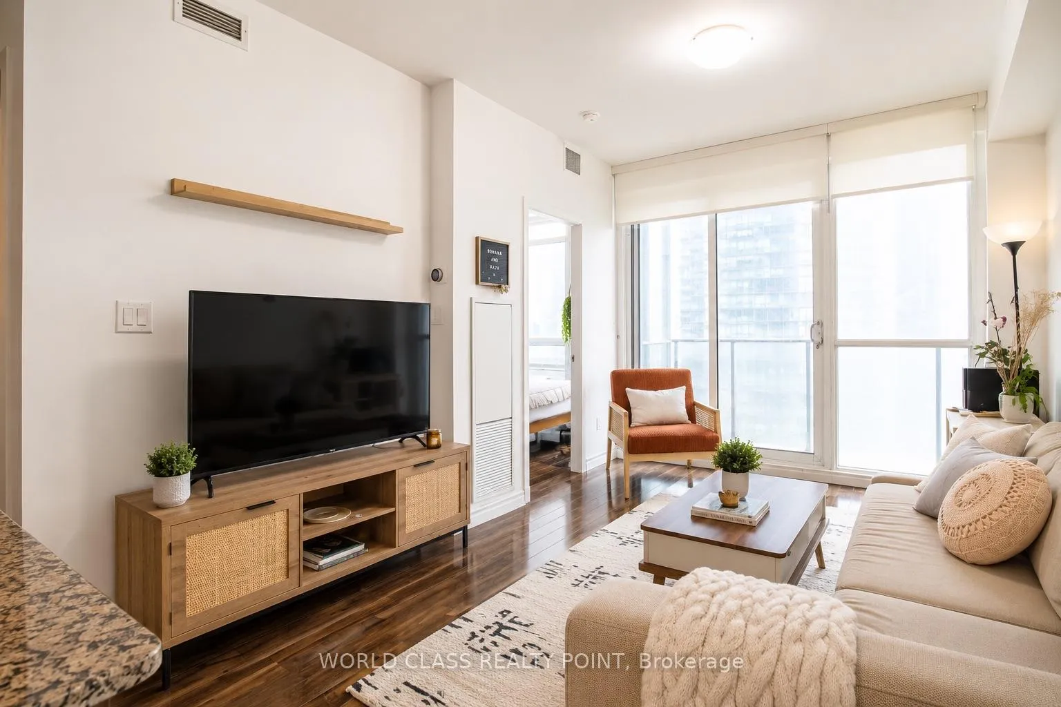 Photo 4 of Unit 1308, 55 Bremner Boulevard, Toronto, Waterfront Communities — HOMEH