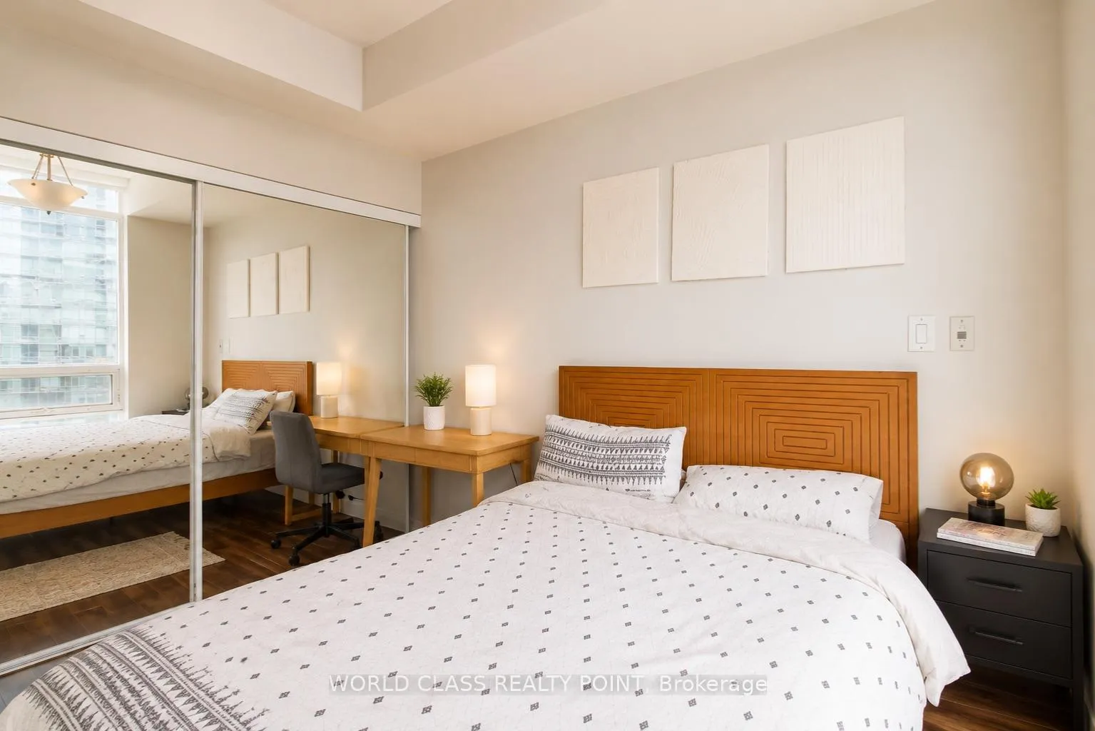 Photo 10 of Unit 1308, 55 Bremner Boulevard, Toronto, Waterfront Communities — HOMEH
