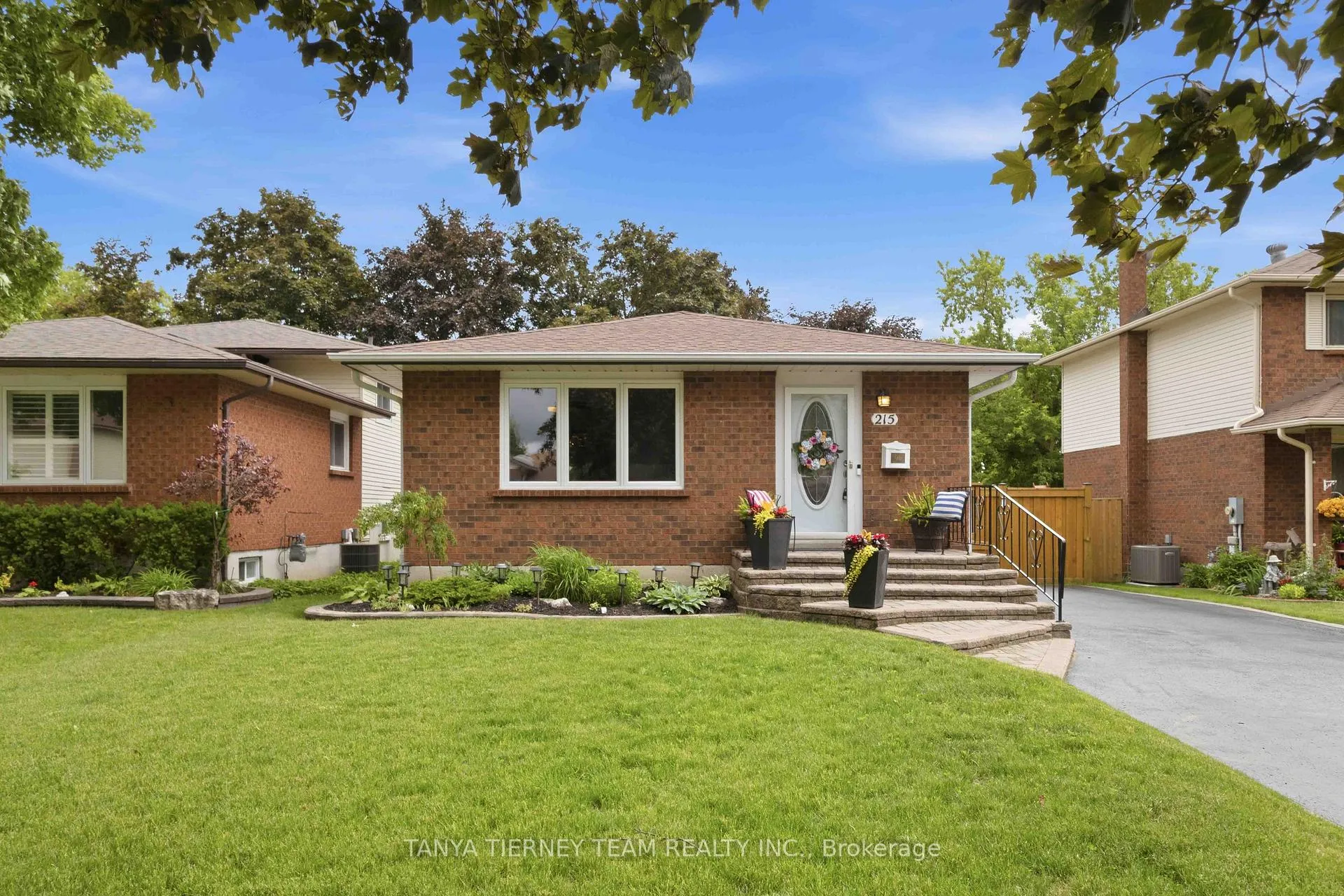 Photo 1 of 215 Seneca Avenue, Oshawa, Samac — HOMEH