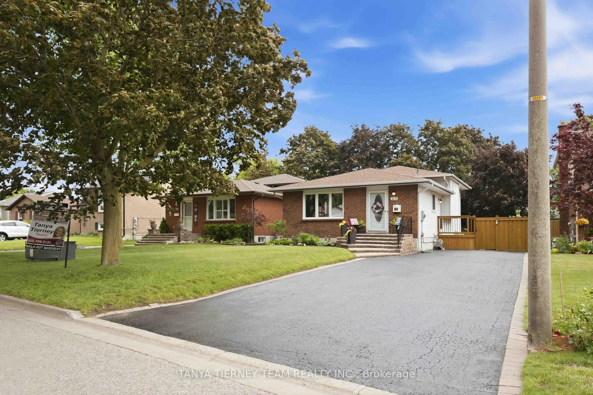 Photo 2 of 215 Seneca Avenue, Oshawa, Samac — HOMEH