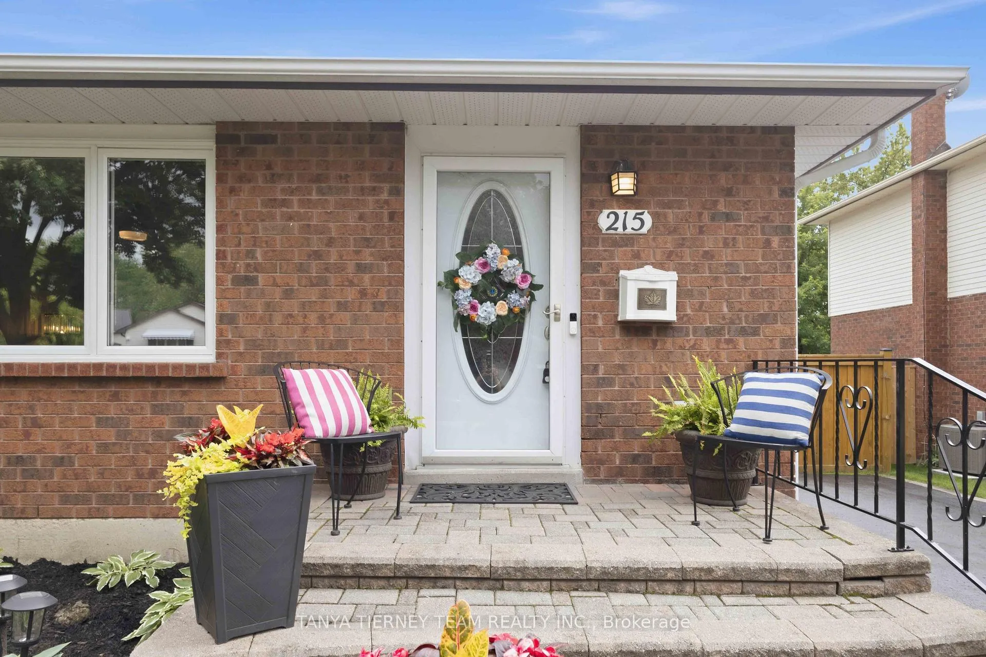 Photo 4 of 215 Seneca Avenue, Oshawa, Samac — HOMEH