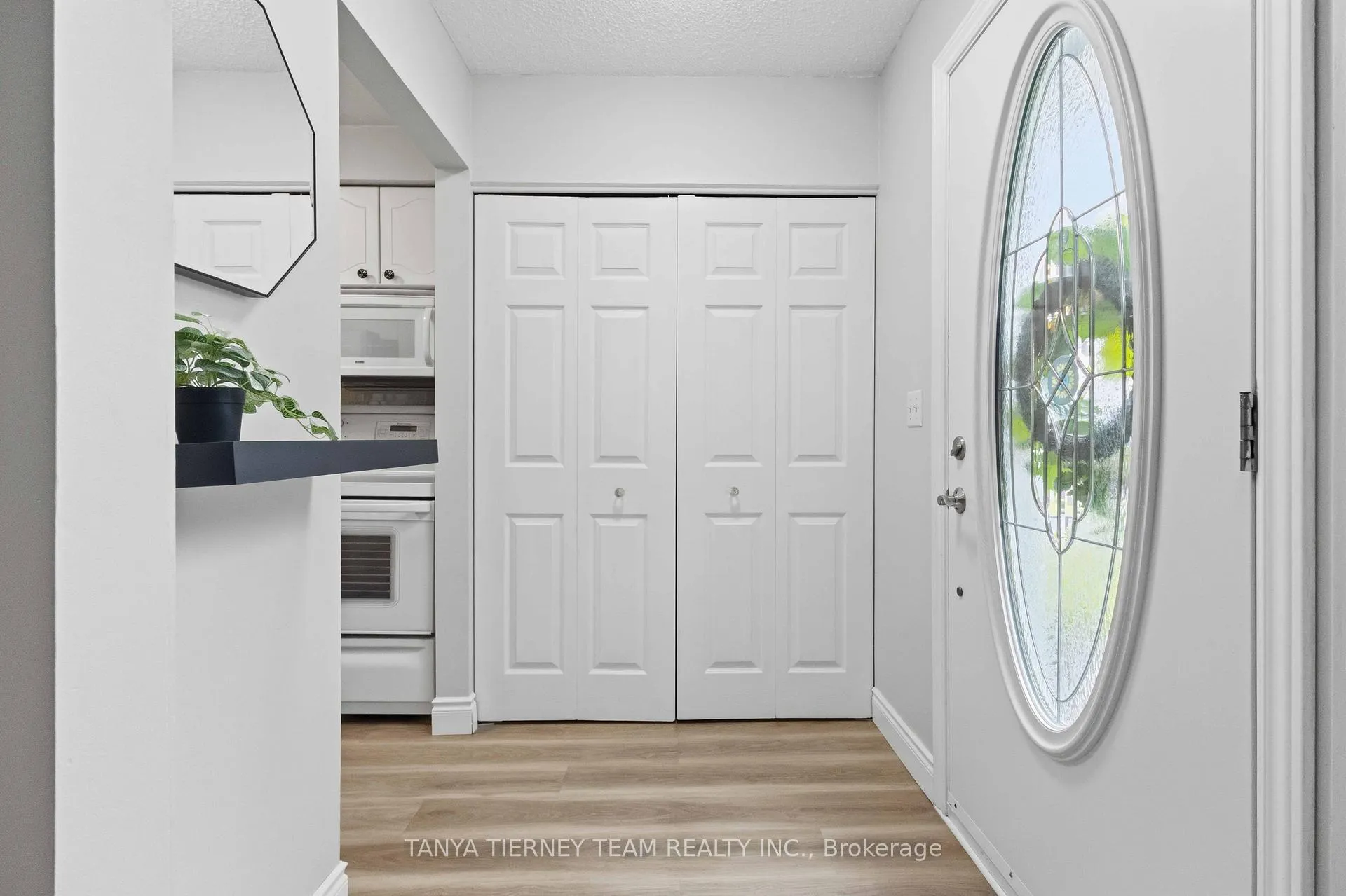 Photo 6 of 215 Seneca Avenue, Oshawa, Samac — HOMEH