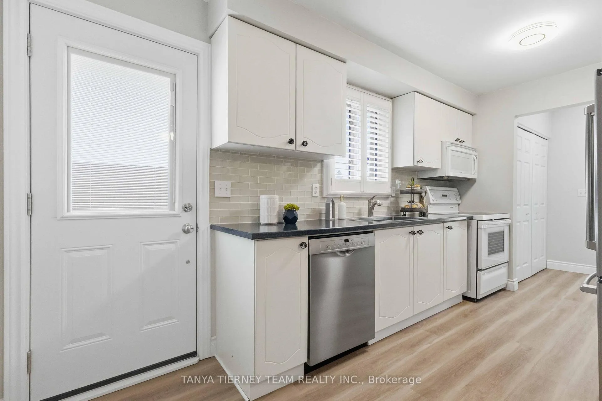 Photo 16 of 215 Seneca Avenue, Oshawa, Samac — HOMEH