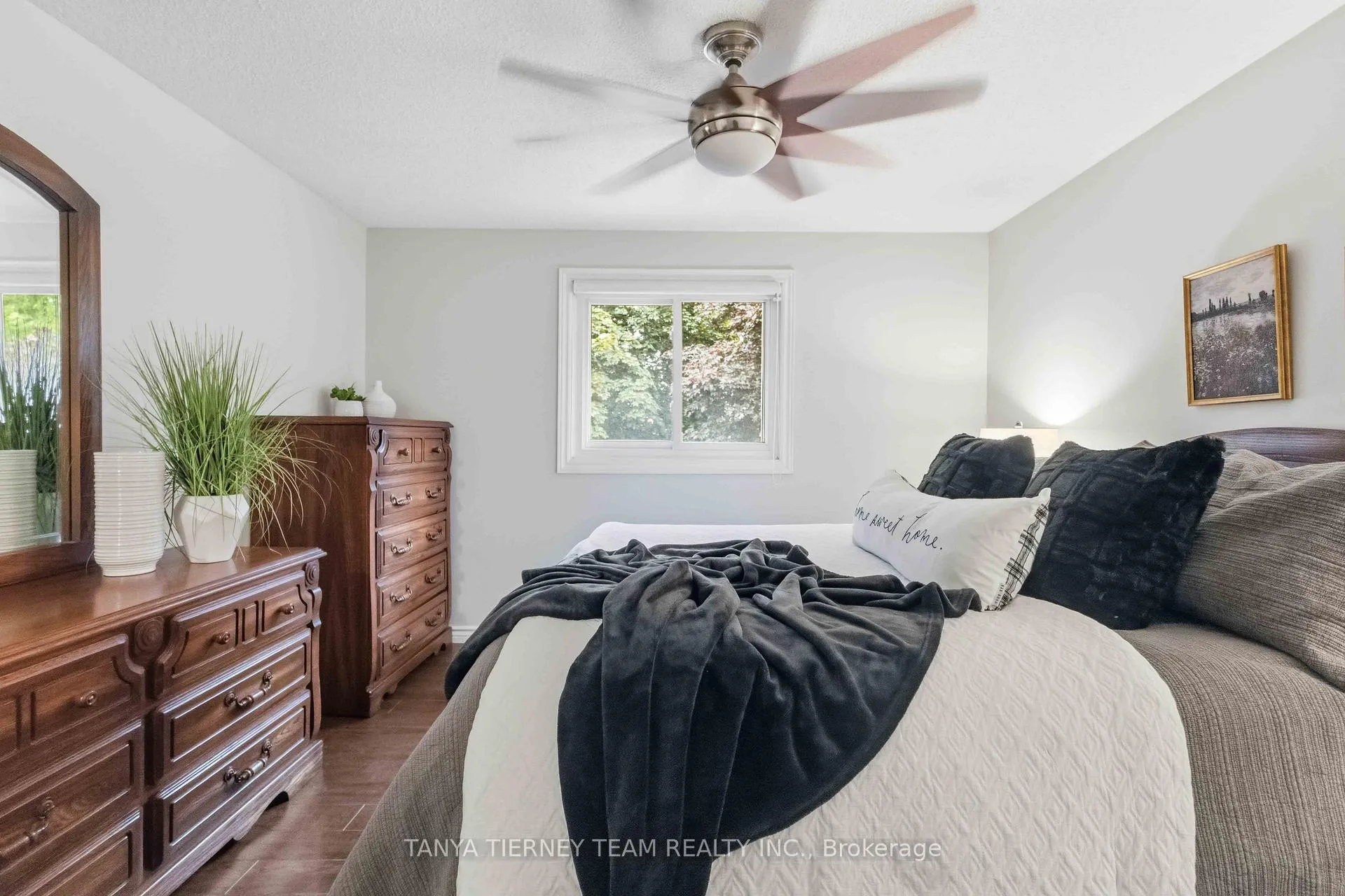 Photo 24 of 215 Seneca Avenue, Oshawa, Samac — HOMEH