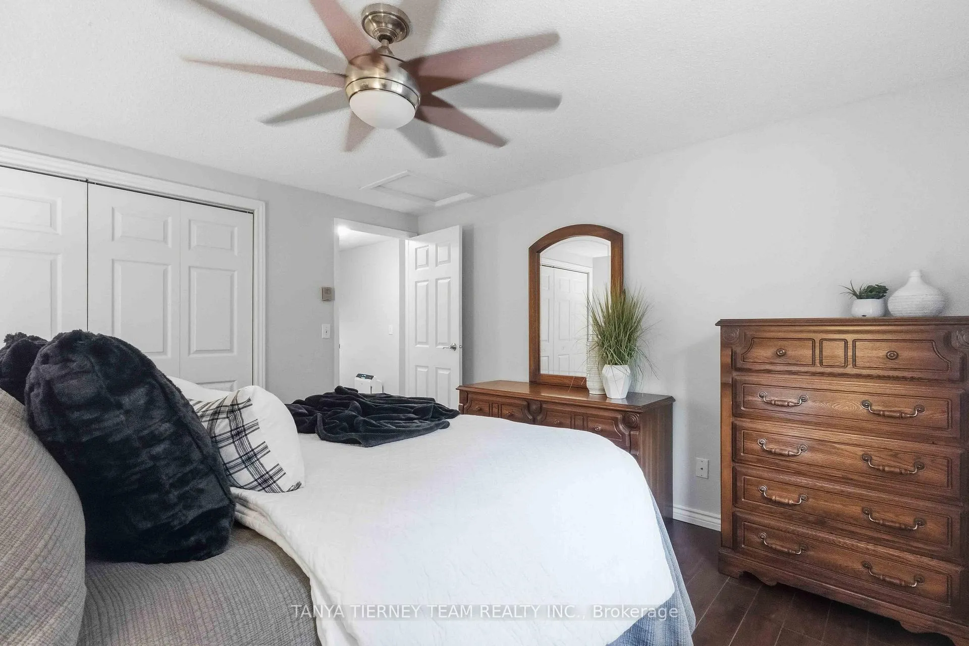 Photo 25 of 215 Seneca Avenue, Oshawa, Samac — HOMEH