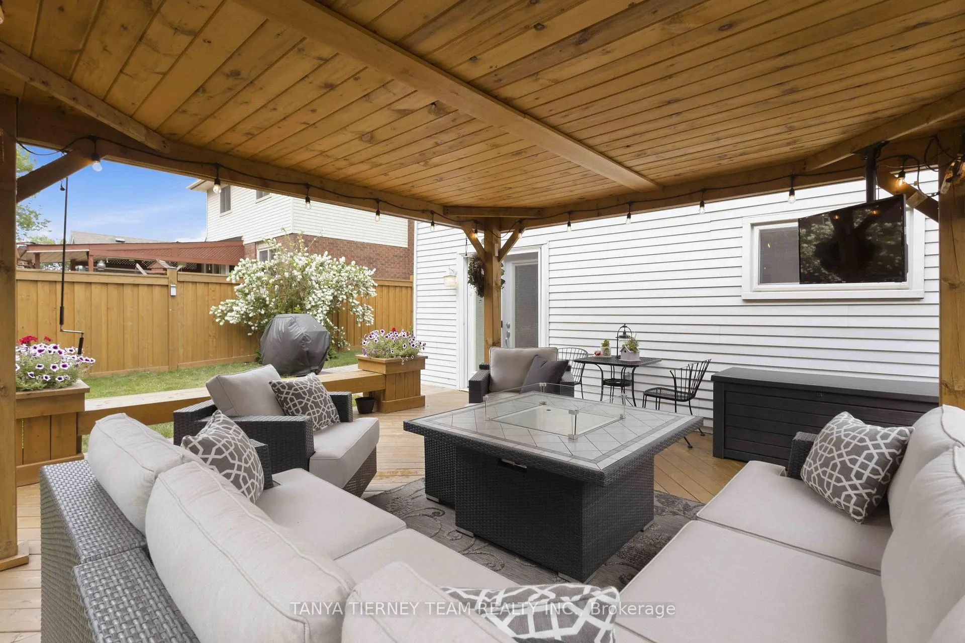 Photo 48 of 215 Seneca Avenue, Oshawa, Samac — HOMEH