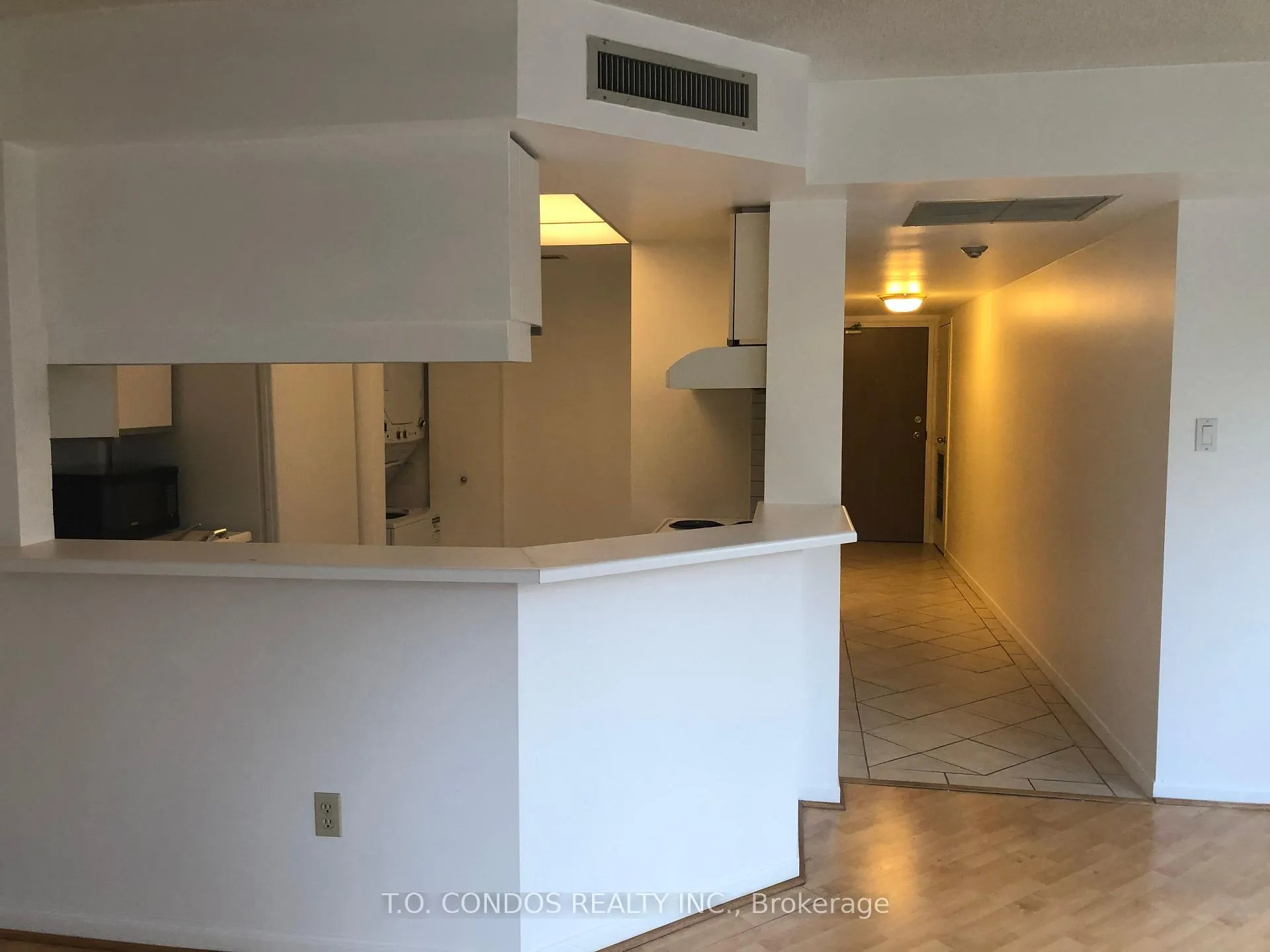 Photo 2 of Unit 404, 1001 Bay Street, Toronto, Bay Street Corridor — HOMEH