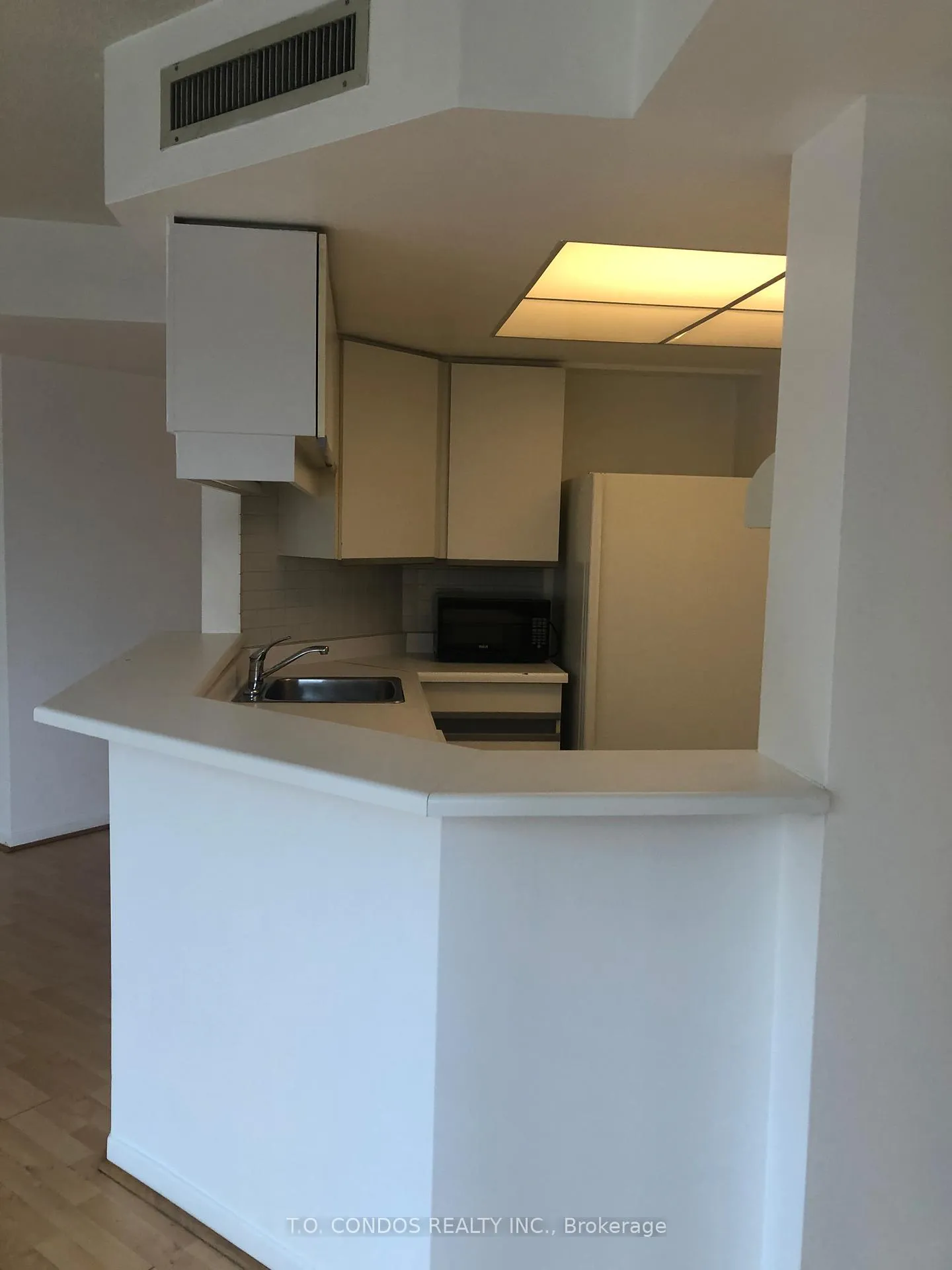 Photo 4 of Unit 404, 1001 Bay Street, Toronto, Bay Street Corridor — HOMEH