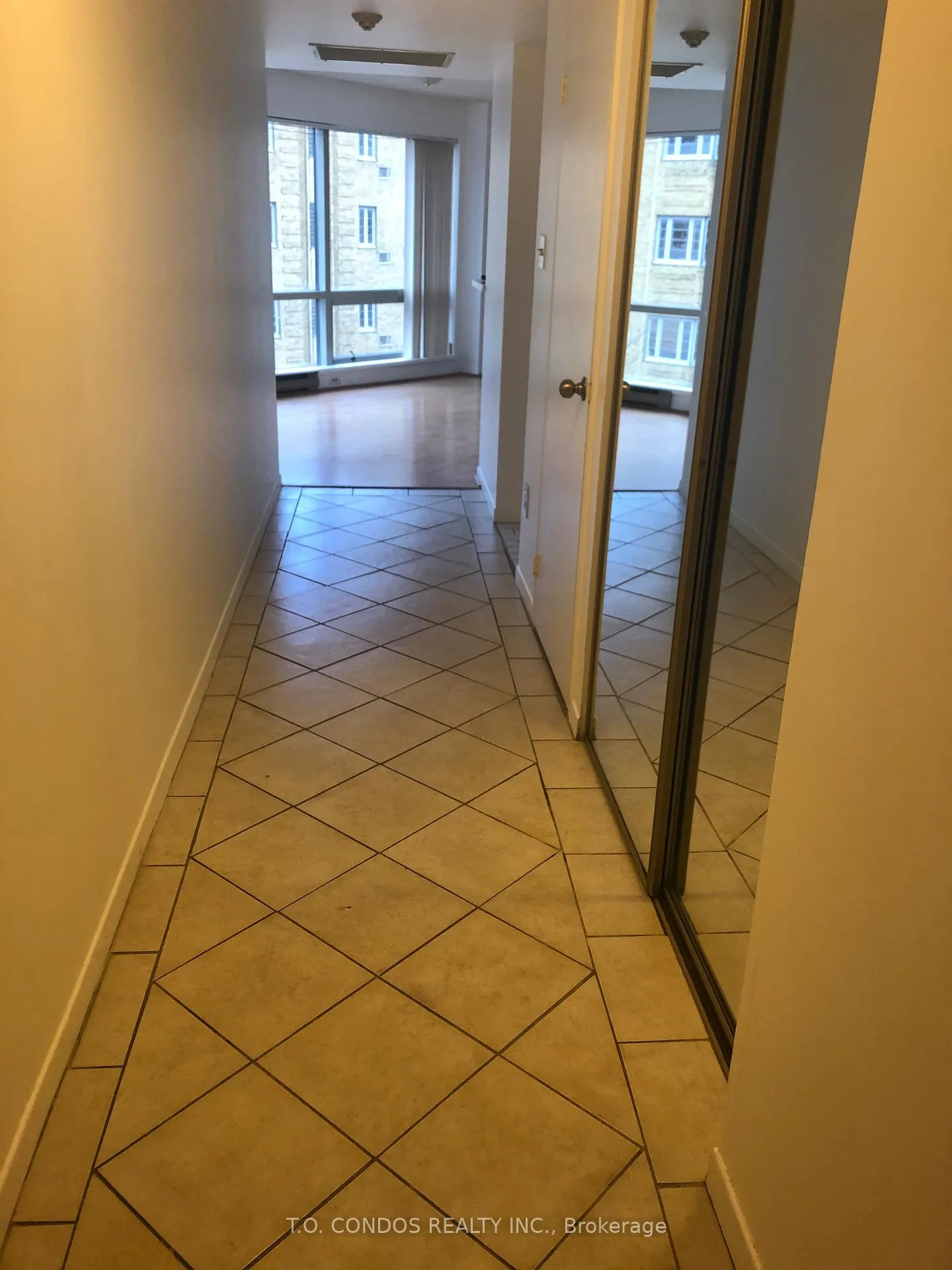Photo 5 of Unit 404, 1001 Bay Street, Toronto, Bay Street Corridor — HOMEH