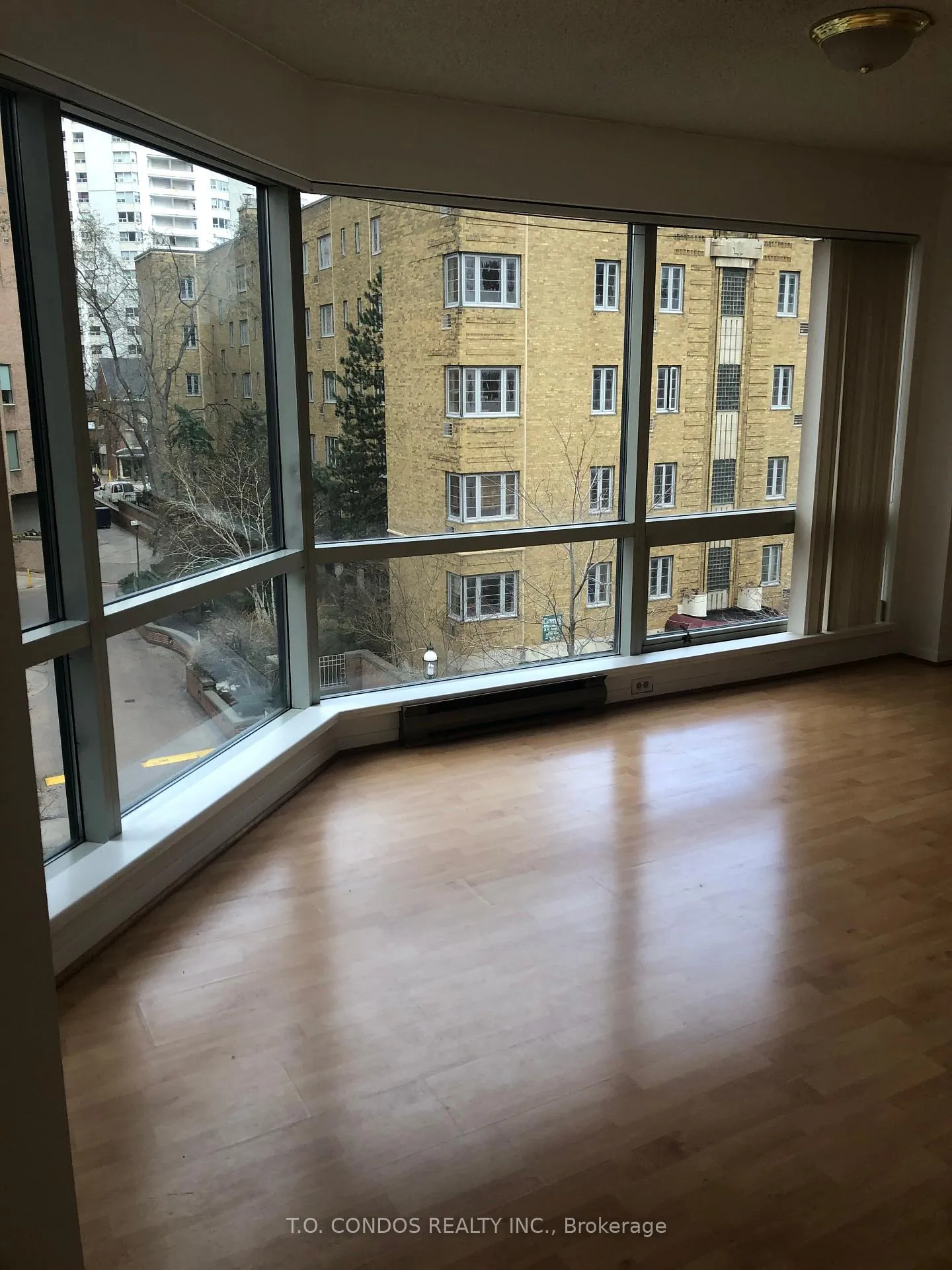 Photo 6 of Unit 404, 1001 Bay Street, Toronto, Bay Street Corridor — HOMEH