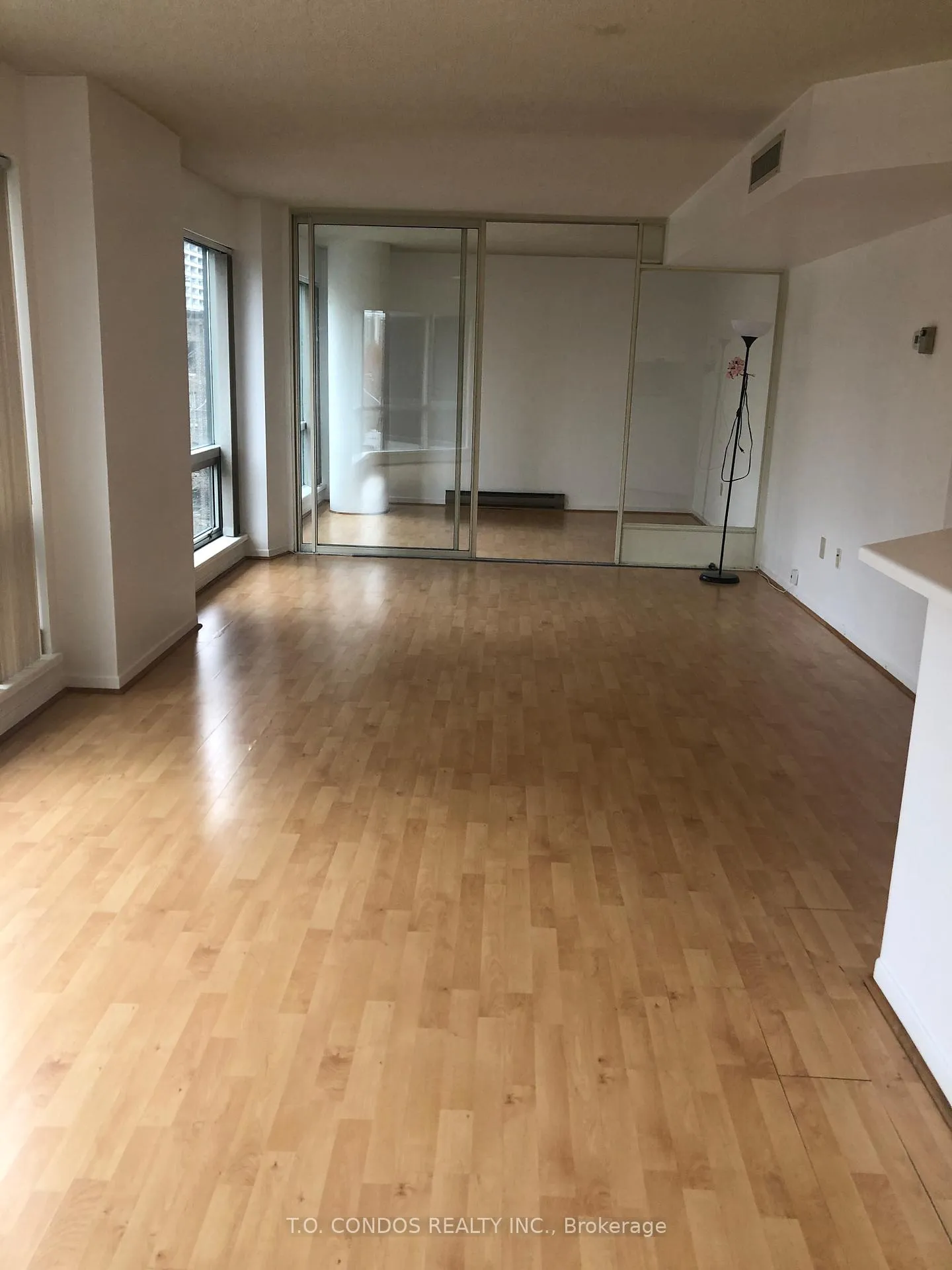 Photo 7 of Unit 404, 1001 Bay Street, Toronto, Bay Street Corridor — HOMEH