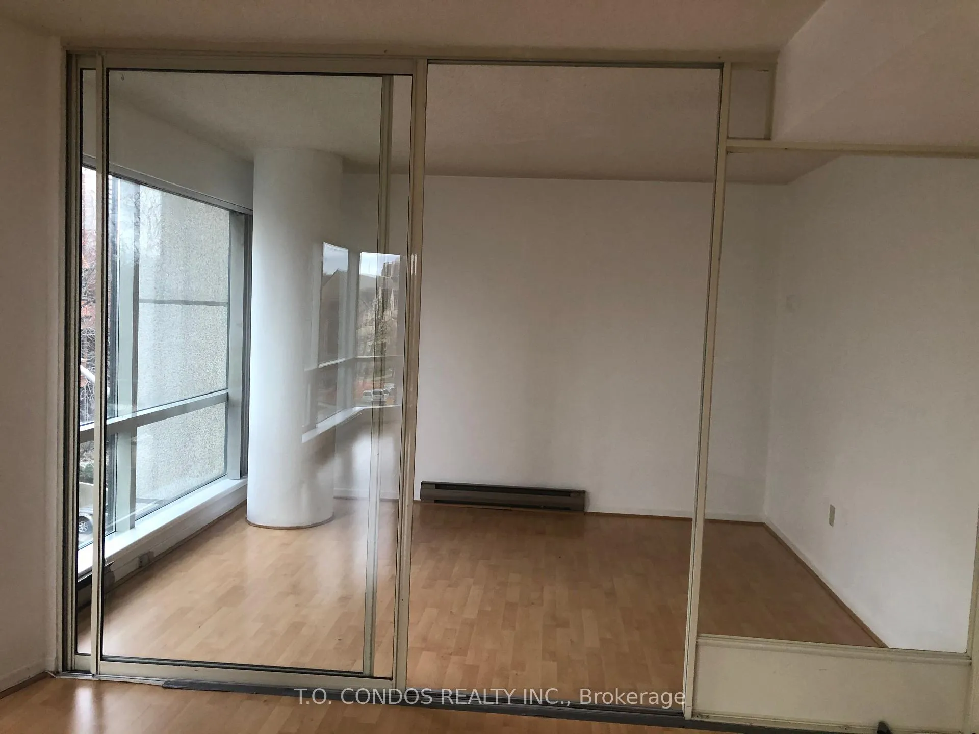 Photo 8 of Unit 404, 1001 Bay Street, Toronto, Bay Street Corridor — HOMEH