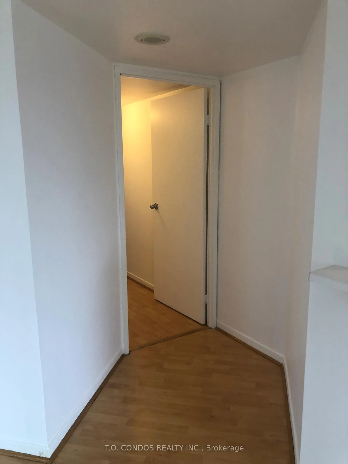 Photo 14 of Unit 404, 1001 Bay Street, Toronto, Bay Street Corridor — HOMEH